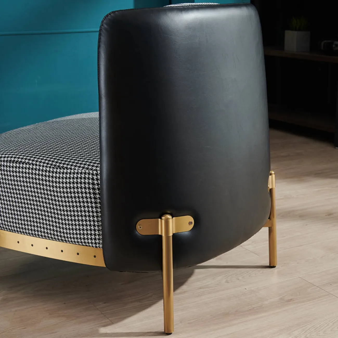 Дизайнерское тканевое кресло LaLume DK100247-23 Дизайнерское тканевое кресло LaLume DK100247-23