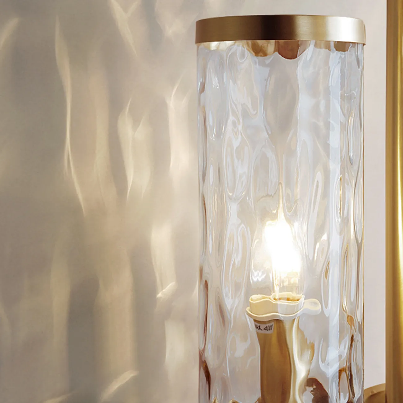 Настенный светильник в стиле постмодерн