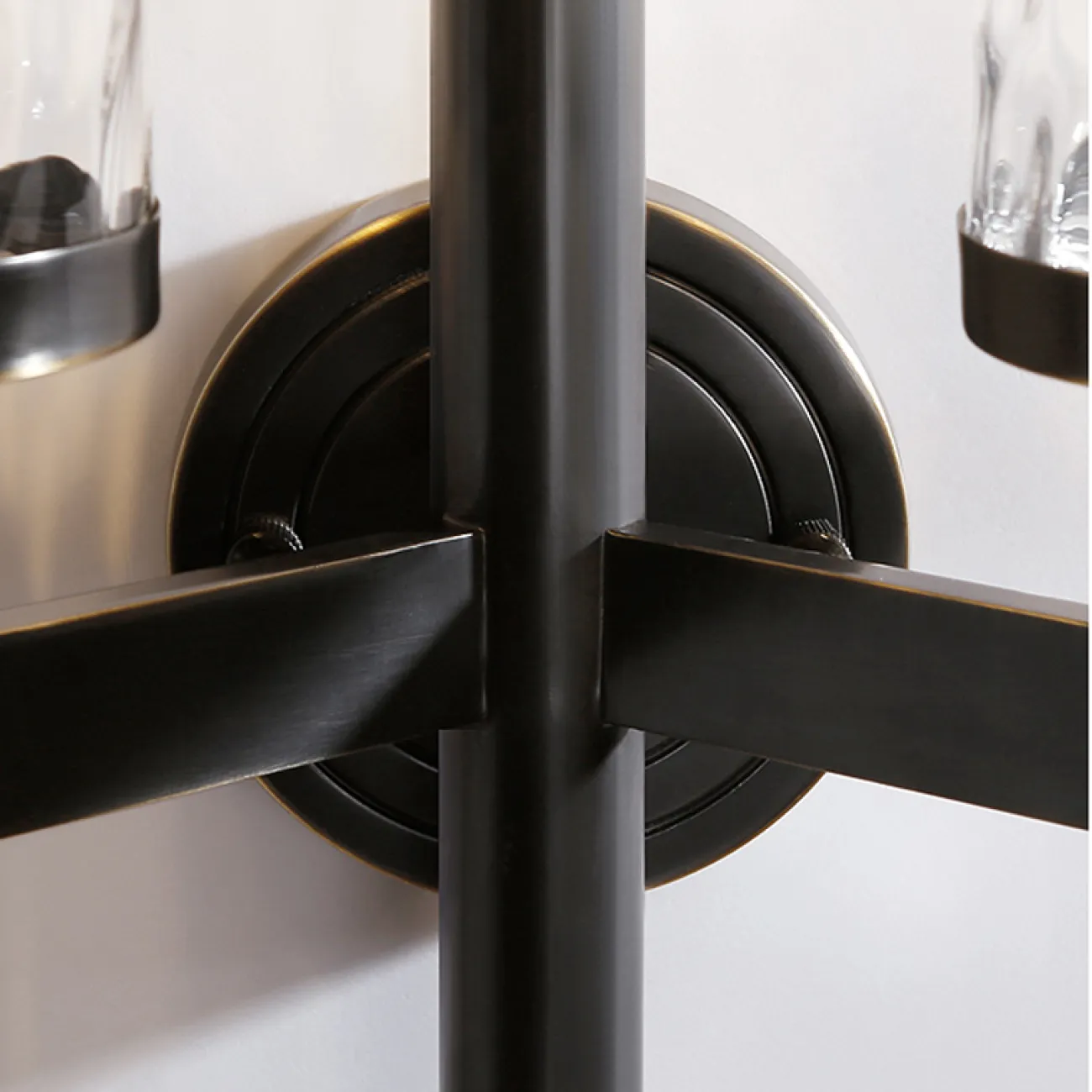 Настенный светильник в стиле постмодерн