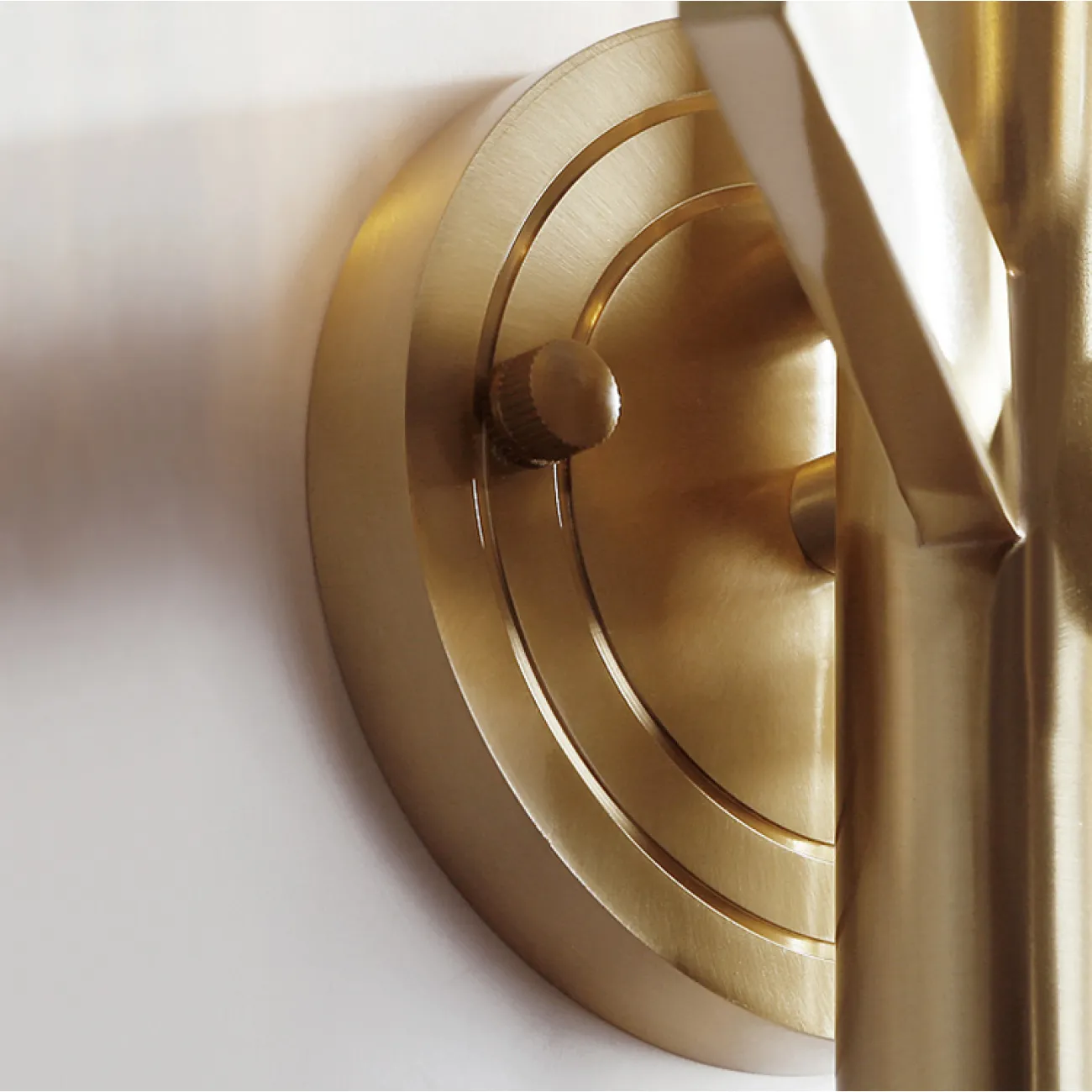 Настенный светильник в стиле постмодерн