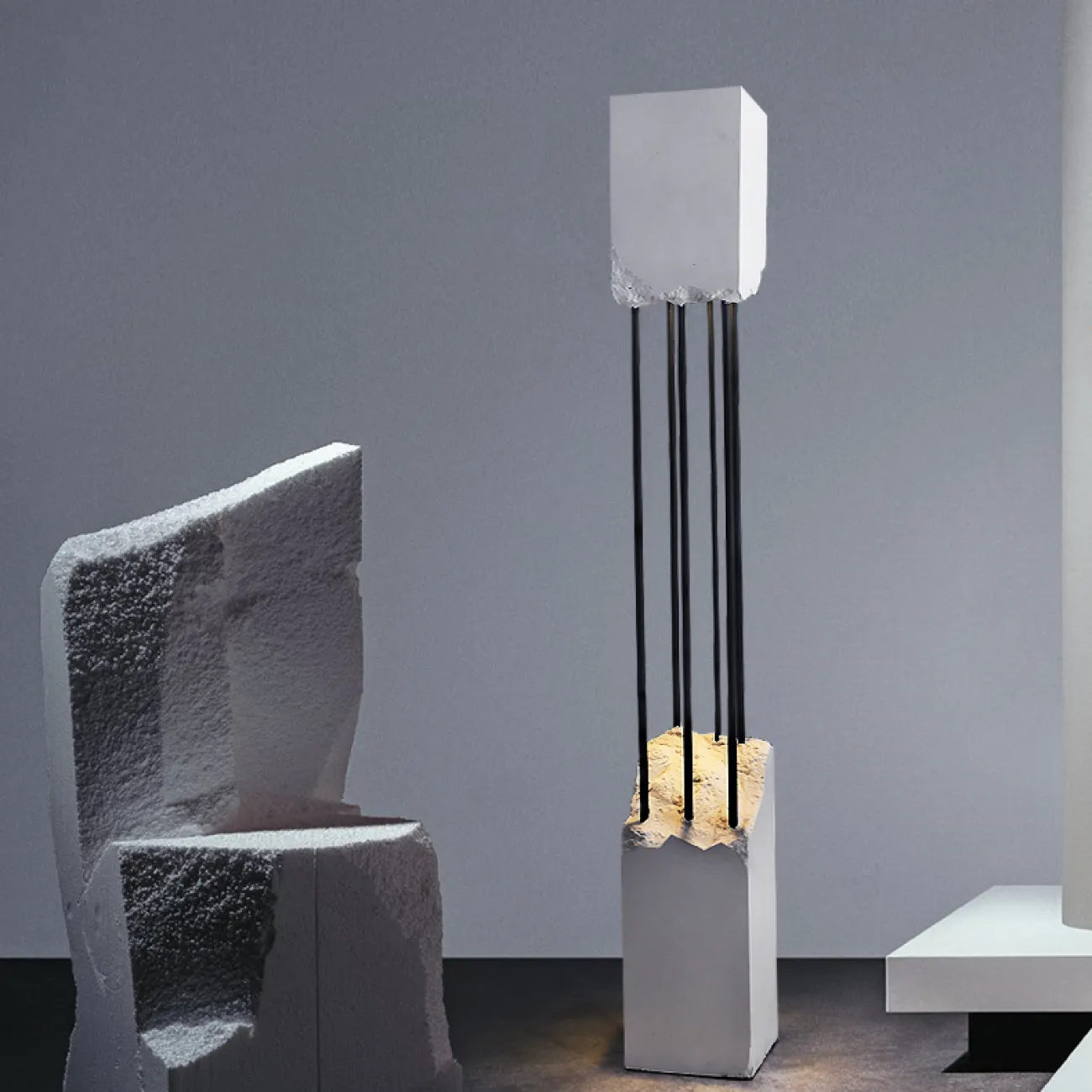 Напольный светодиодный светильник из белого известняка TENHO Напольный светодиодный светильник из белого известняка TENHO