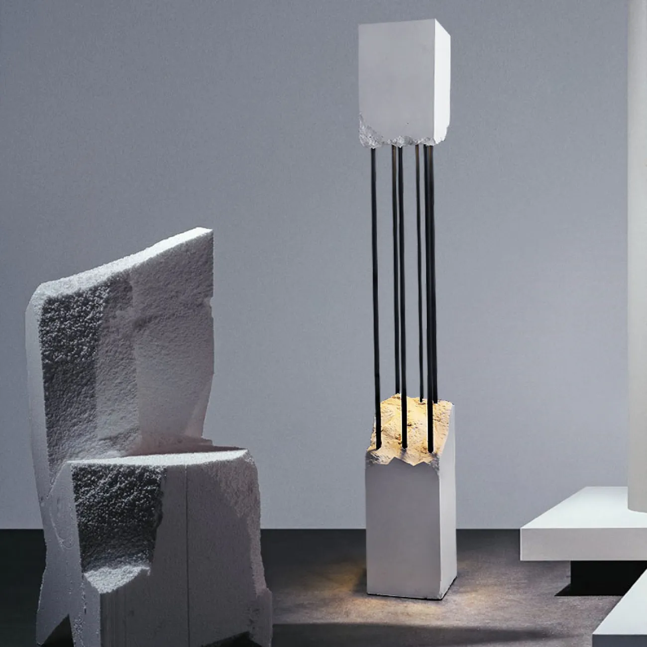 Напольный светодиодный светильник из белого известняка TENHO Напольный светодиодный светильник из белого известняка TENHO