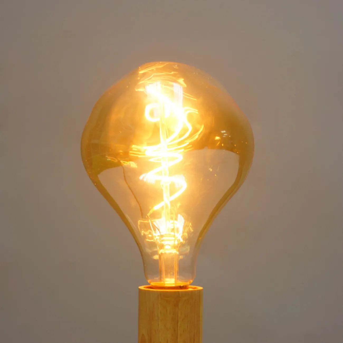 Минималистичный настольный светильник SCANDI от ImperiumLoft