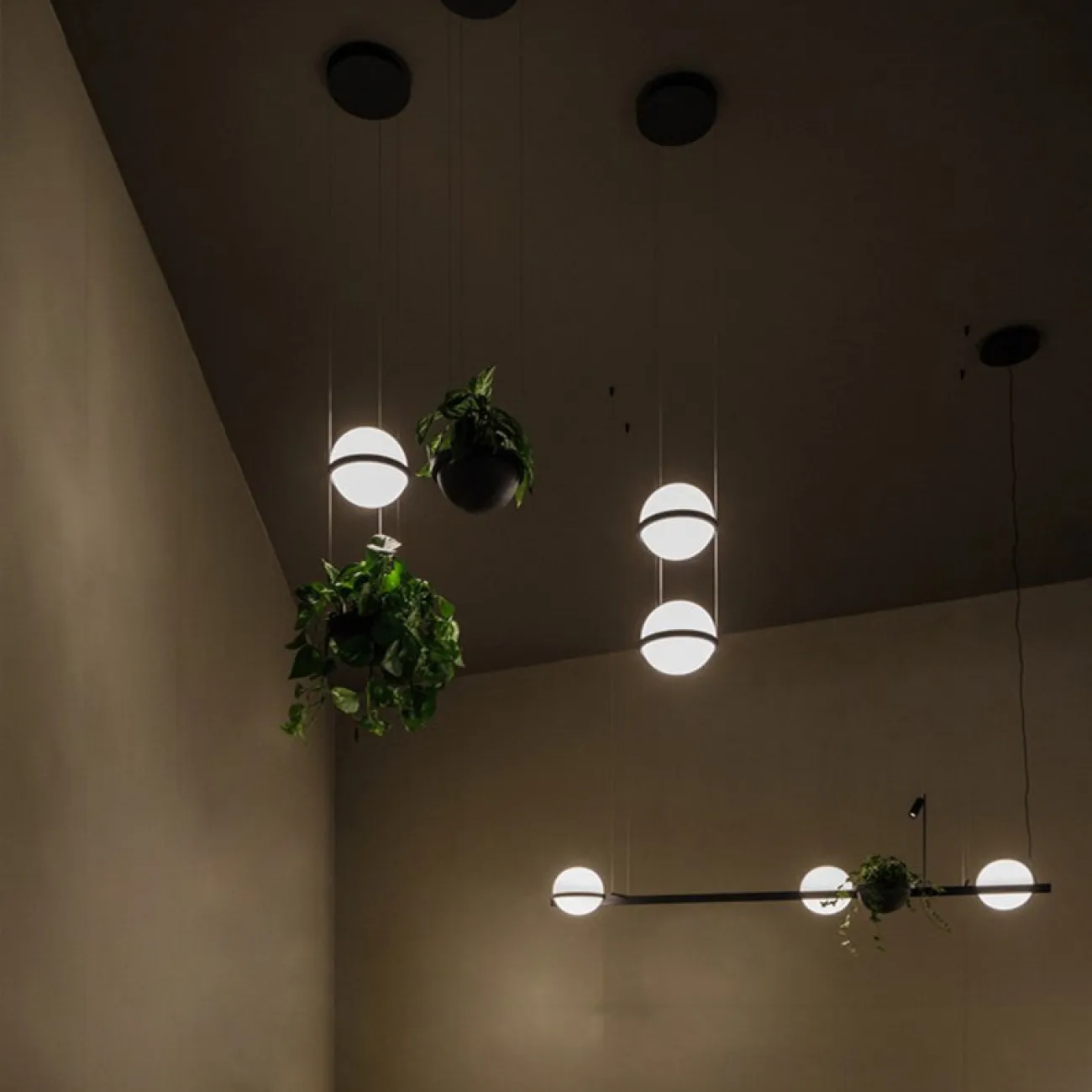 Реечный светильник PALMA Wall lamp 2 шара + 1 вазон горизонтальная от ImperiumLoft
