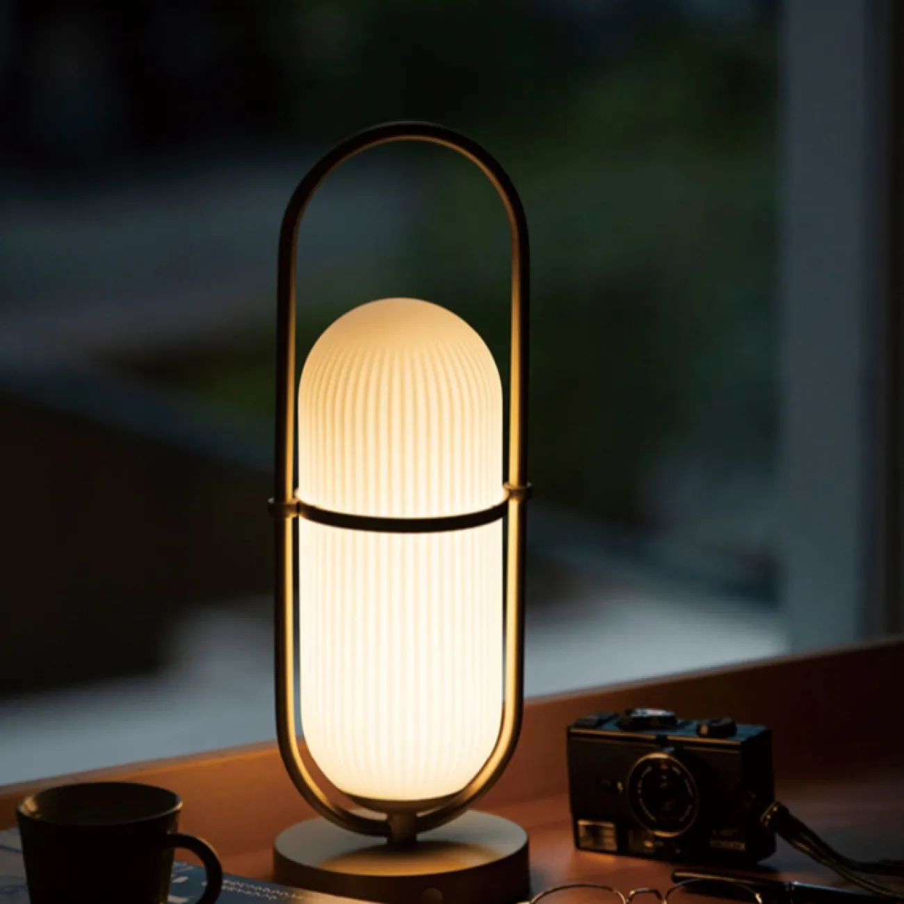 Настольная лампа TROTTE TAB Black от ImperiumLoft