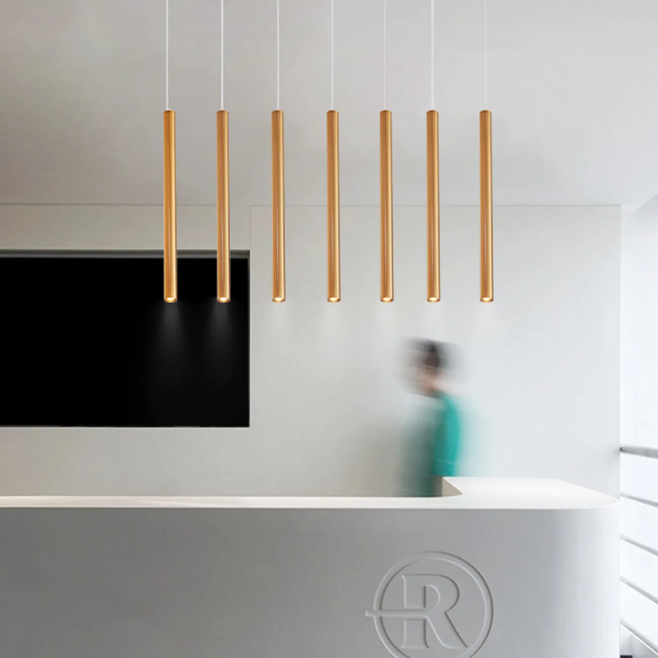 Готовая комбинация подвесных светодиодных светильников с трубчатыми плафонами оттенка латунь HARDER COMBO B L5 H40