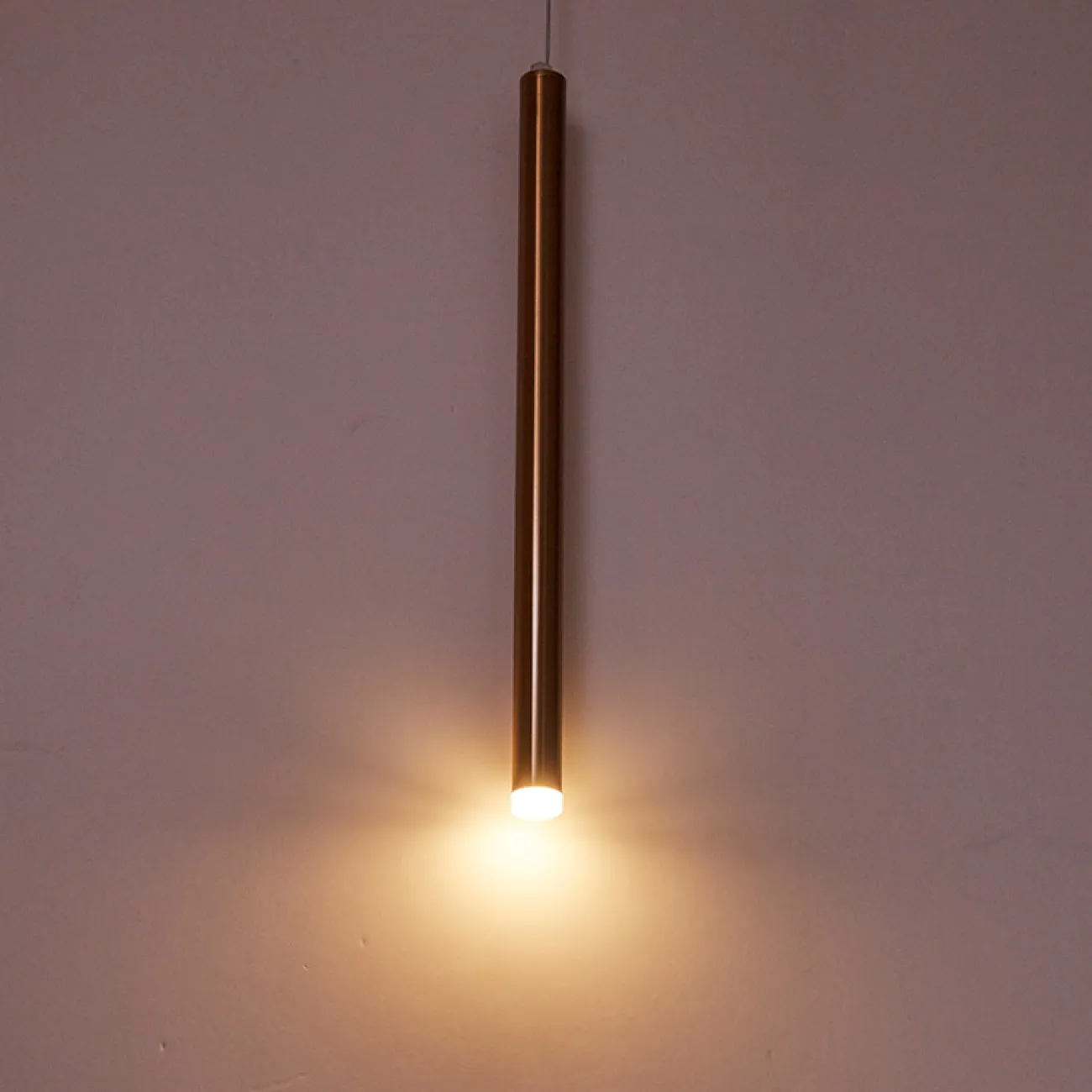 Готовая комбинация подвесных светодиодных светильников с трубчатыми плафонами оттенка латунь HARDER COMBO B L5 H40