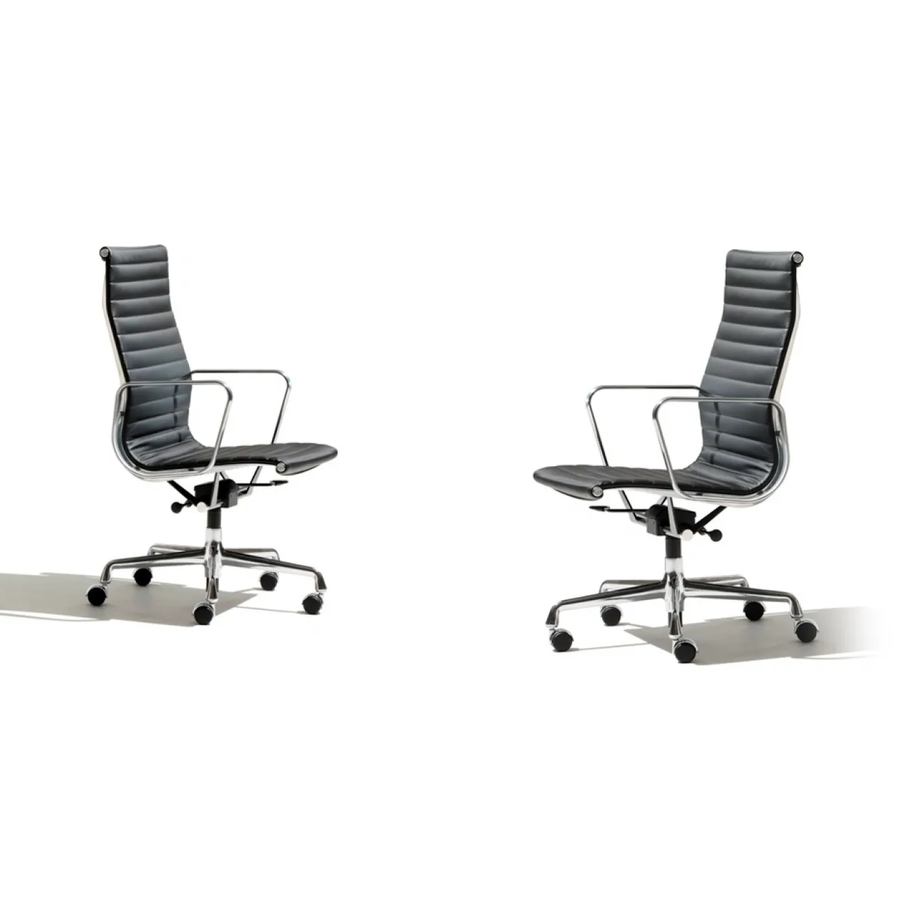 Кресло Eames Aluminum Group Executive Chair designed by Charles and Ray Eames		 in 1958 от LaLume