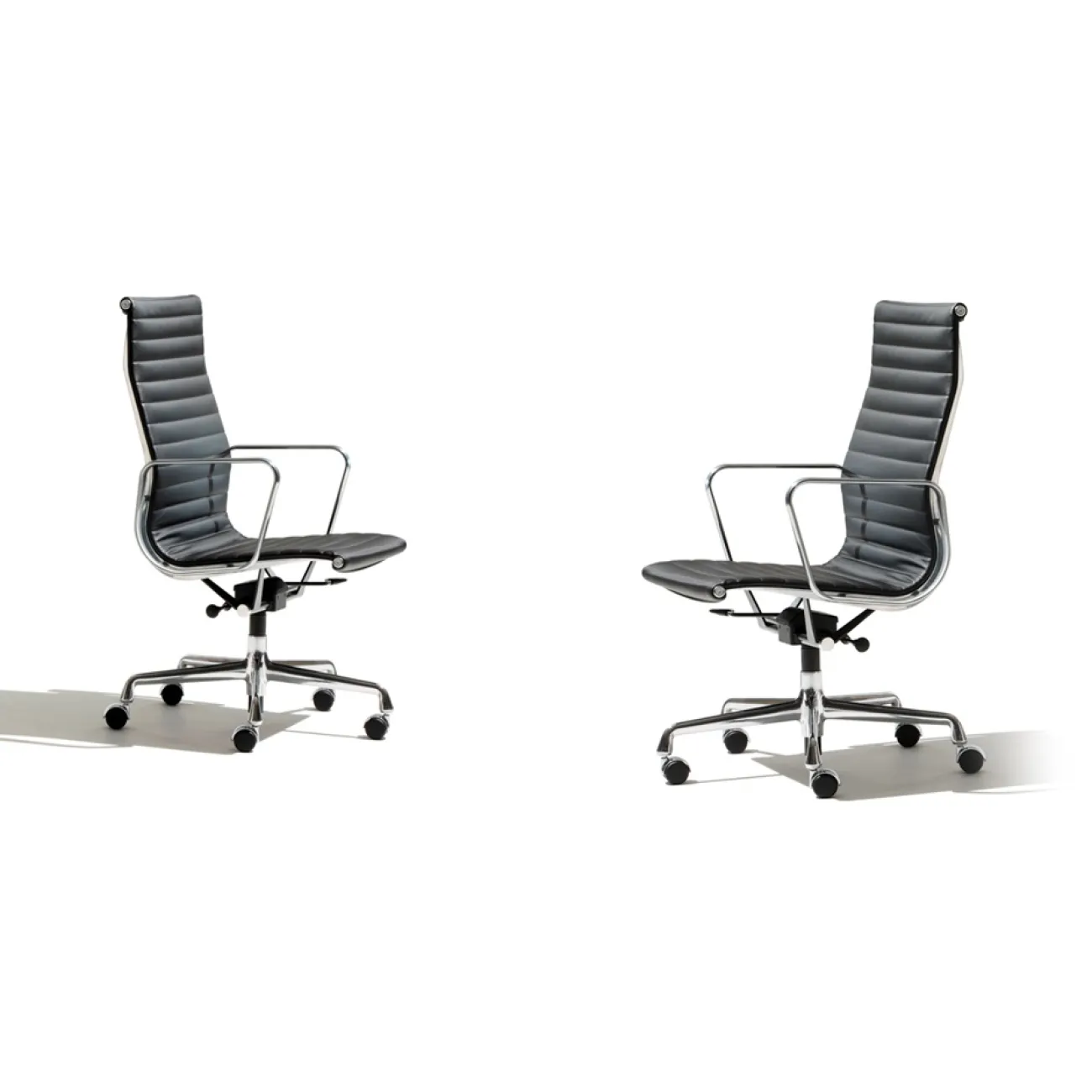 Кресло Eames Aluminum Group Executive Chair designed by Charles and Ray Eames in 1958 от LaLume Кресло Eames Aluminum Group Executive Chair designed by Charles and Ray Eames in 1958 от LaLume