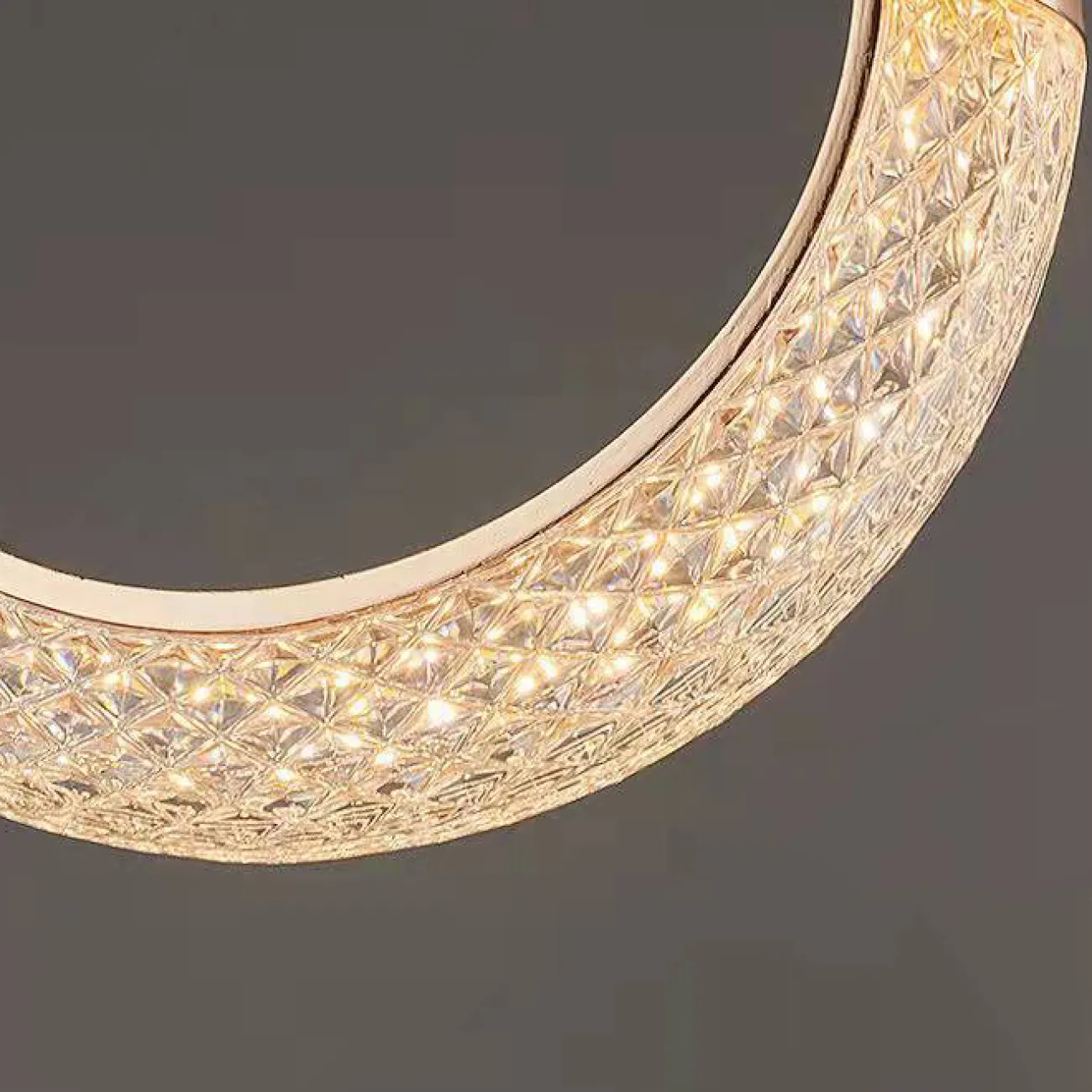 Готовая комбинация из двух подвесных светодиодных светильников в виде кольца и полукольца с рельефной поверхностью SONKE DUO B 3000К