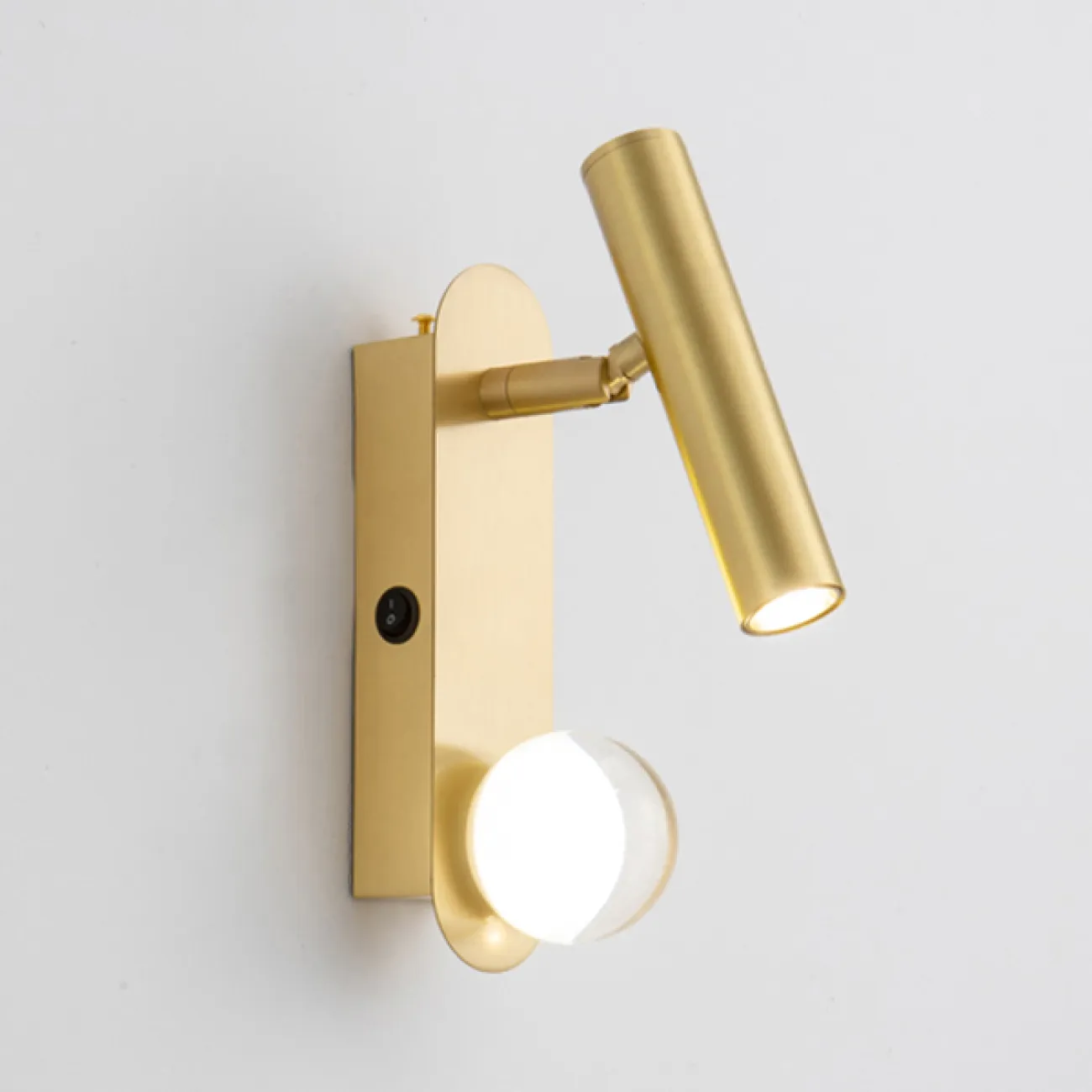 Серия парных настенных светильников с шарообразным плафоном и поворотным цилиндрическим спотом BODVAR Left