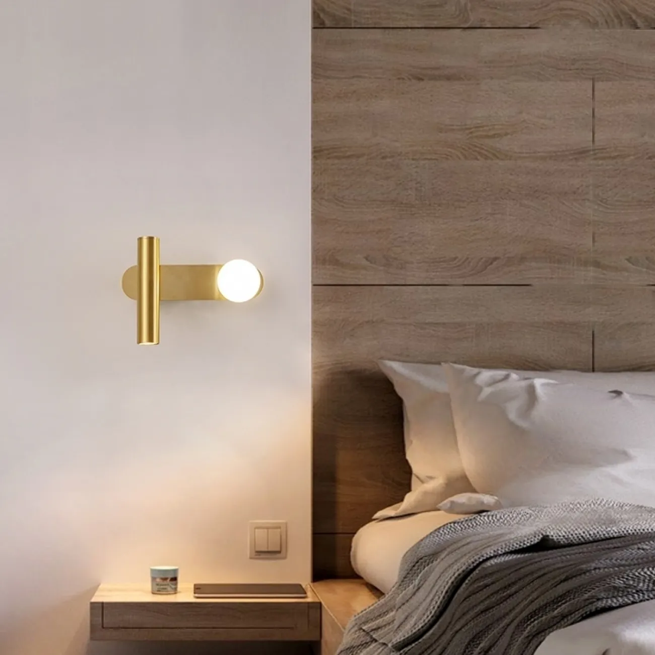 Серия парных настенных светильников с шарообразным плафоном и поворотным цилиндрическим спотом BODVAR Left