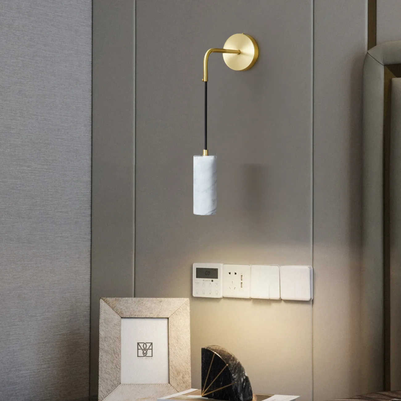 Серия настенных светильников с мраморными плафонами цилиндрической формы на кронштейне с черным подвесом SINN Green