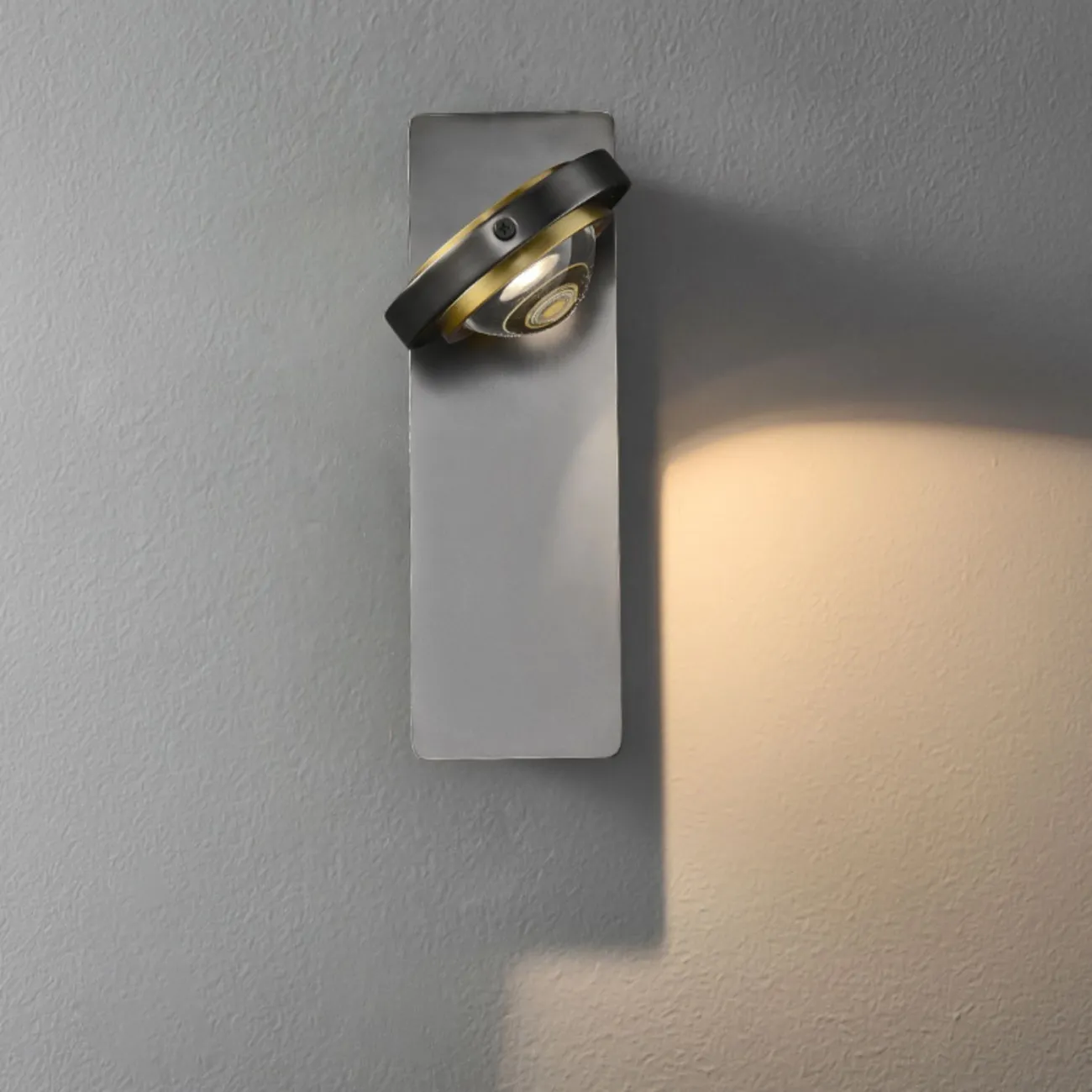 Настенный светодиодных светильник с точечными источниками в поворотных кольцах с оптическими линзами RASMUND L1 Настенный светодиодных светильник с точечными источниками в поворотных кольцах с оптическими линзами RASMUND L1