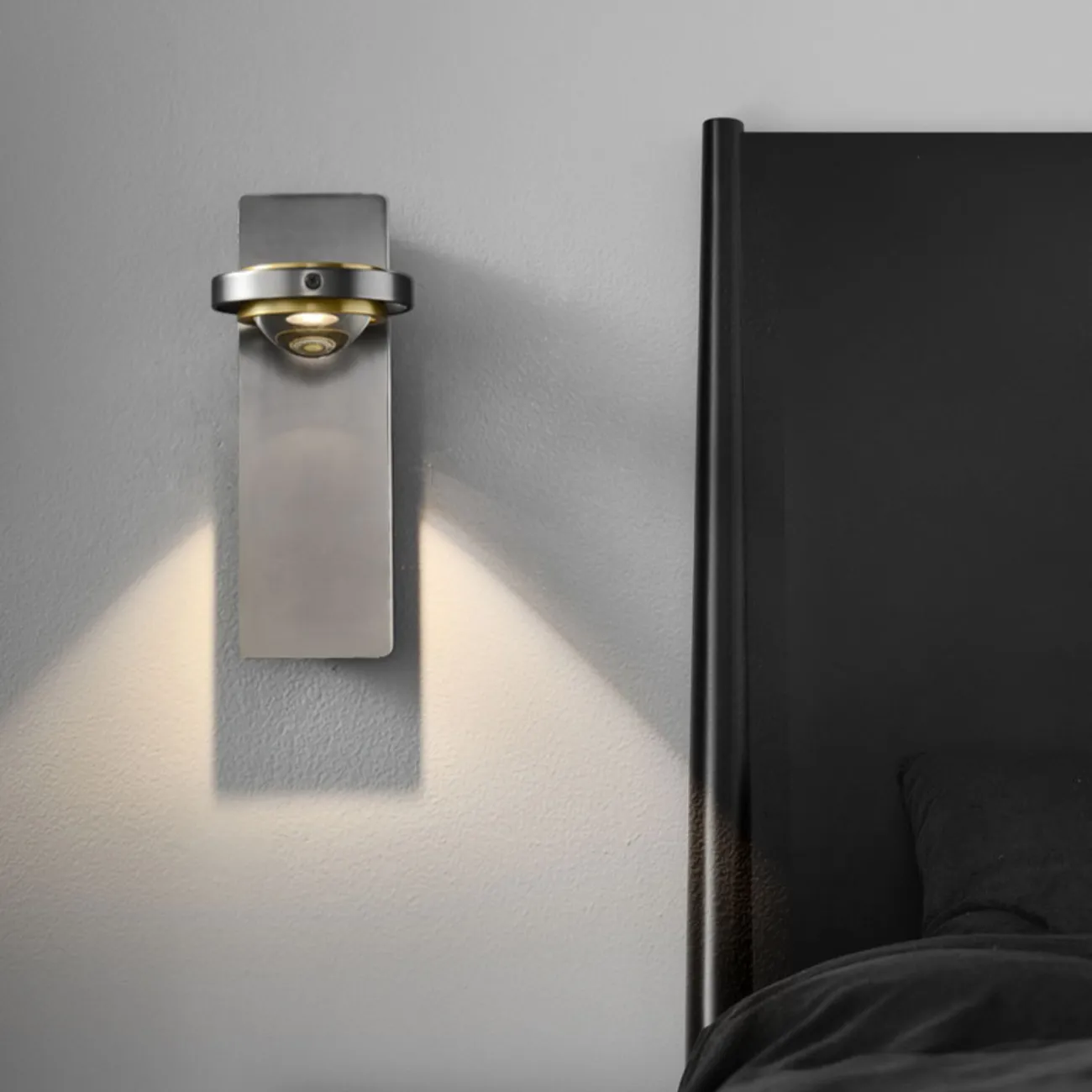 Настенный светодиодных светильник с точечными источниками в поворотных кольцах с оптическими линзами RASMUND L1 Настенный светодиодных светильник с точечными источниками в поворотных кольцах с оптическими линзами RASMUND L1