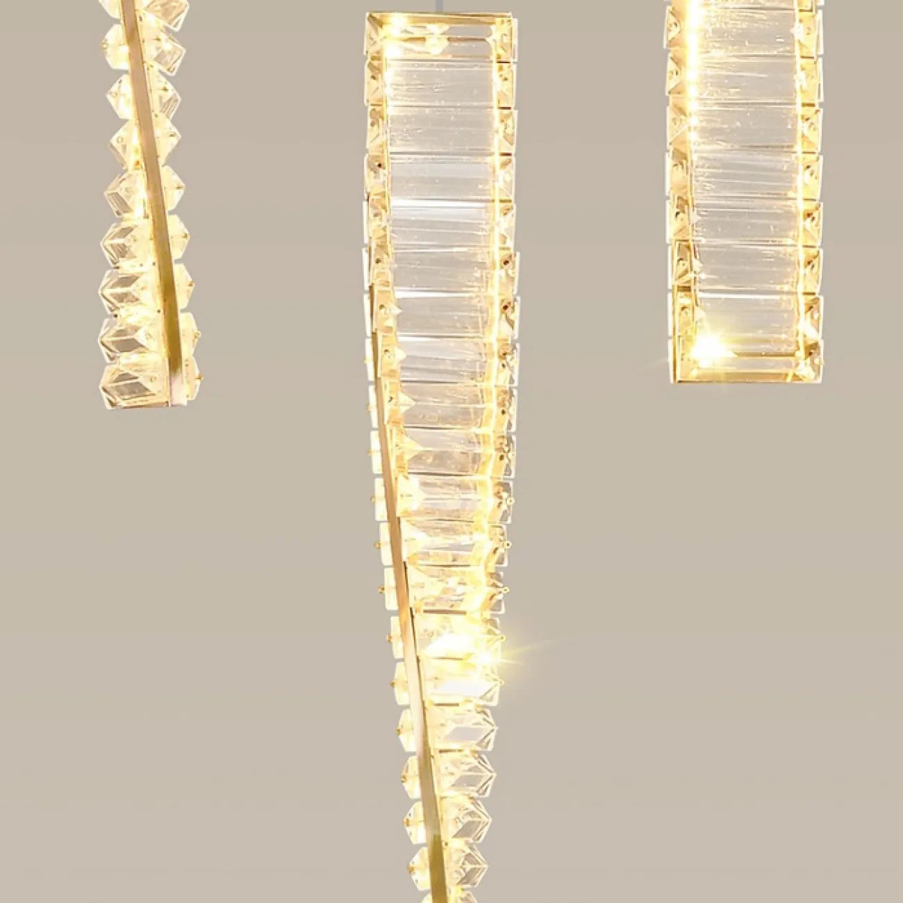 Готовая комбинация подвесных светодиодных светильников со спиралевидными плафонами из многогранных хрустальных пластин BERTOLDA X COMBO L80