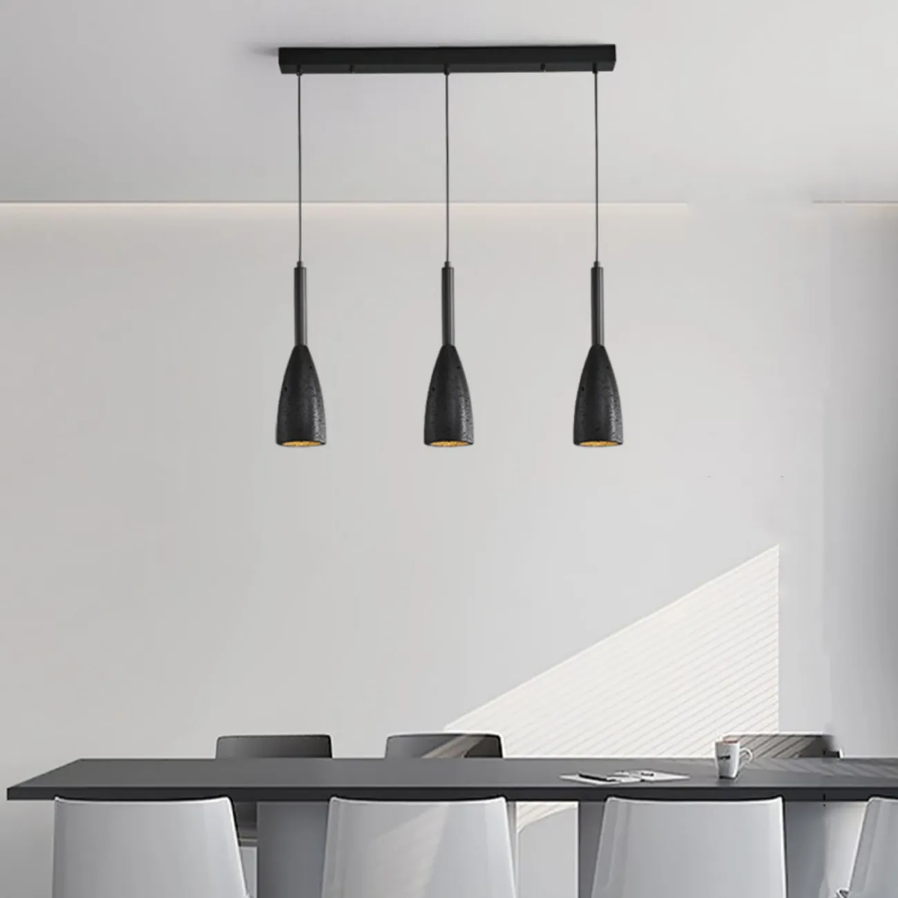 Готовая комбинация подвесных светильников с рельефными плафонами в форме кегель из черного лавового камня DALBY STONE COMBO L70