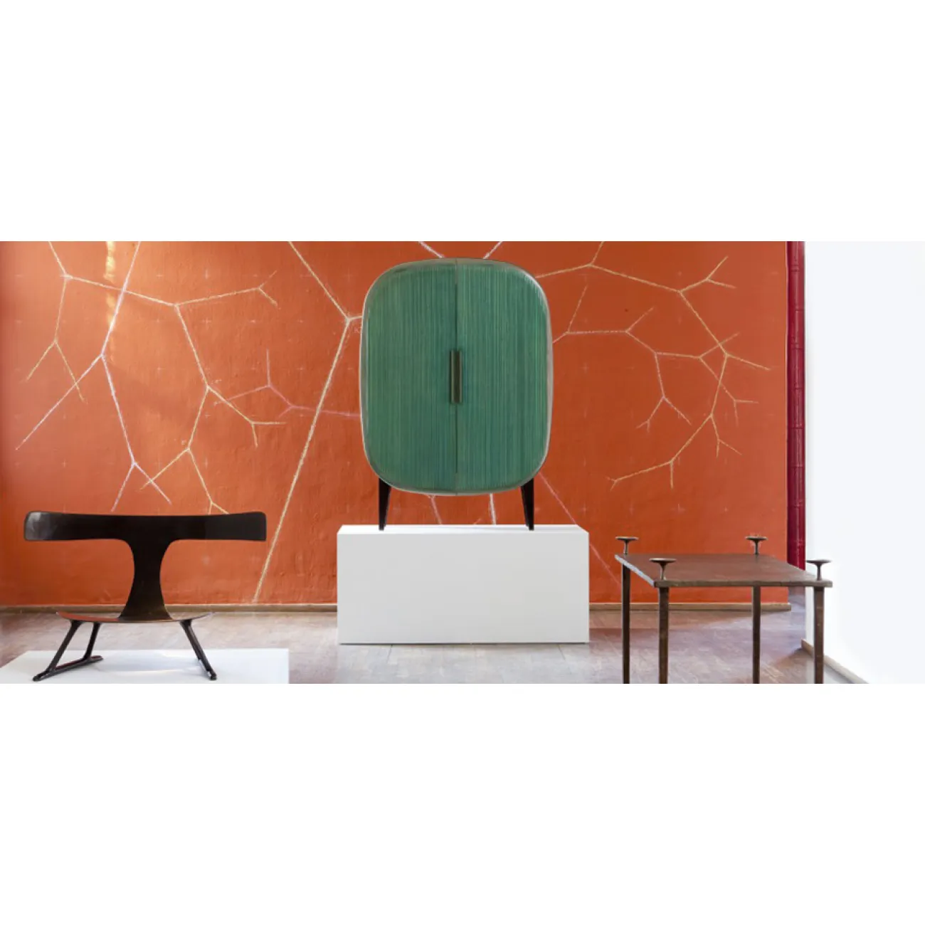 Шкаф Скарабей Scarab Armoire designed by Patrick Naggar от LaLume