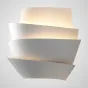 Настенный светильник с белым металлическим корпусом в форме пирамиды из ассиметричных сегментов GWYN WALL