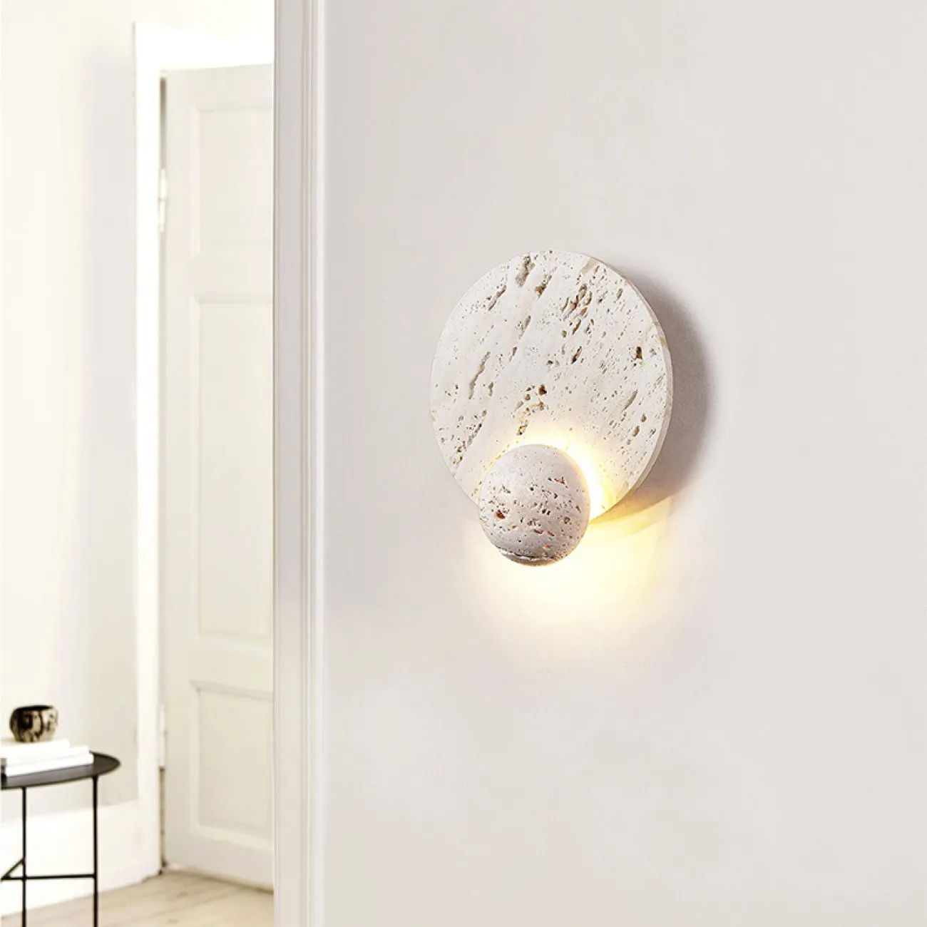 Настенный светодиодный светильник в виде комбинации двух дисков из белого камня травертин PHANUEL Настенный светодиодный светильник в виде комбинации двух дисков из белого камня травертин PHANUEL