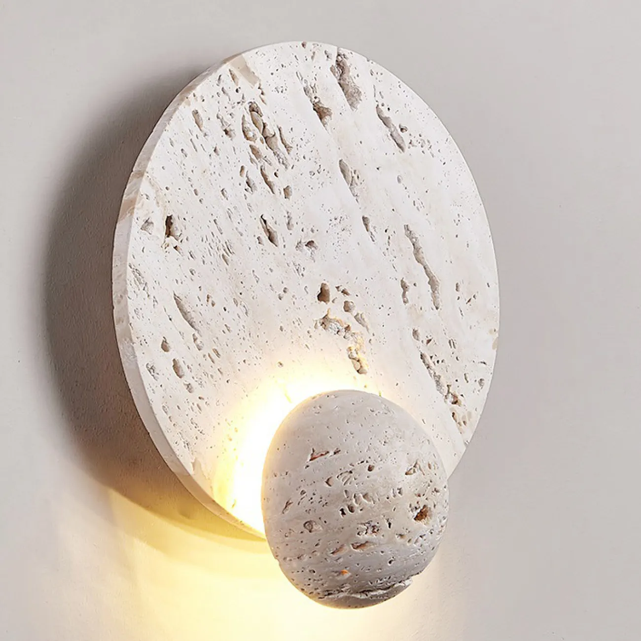 Настенный светодиодный светильник в виде комбинации двух дисков из белого камня травертин PHANUEL Настенный светодиодный светильник в виде комбинации двух дисков из белого камня травертин PHANUEL