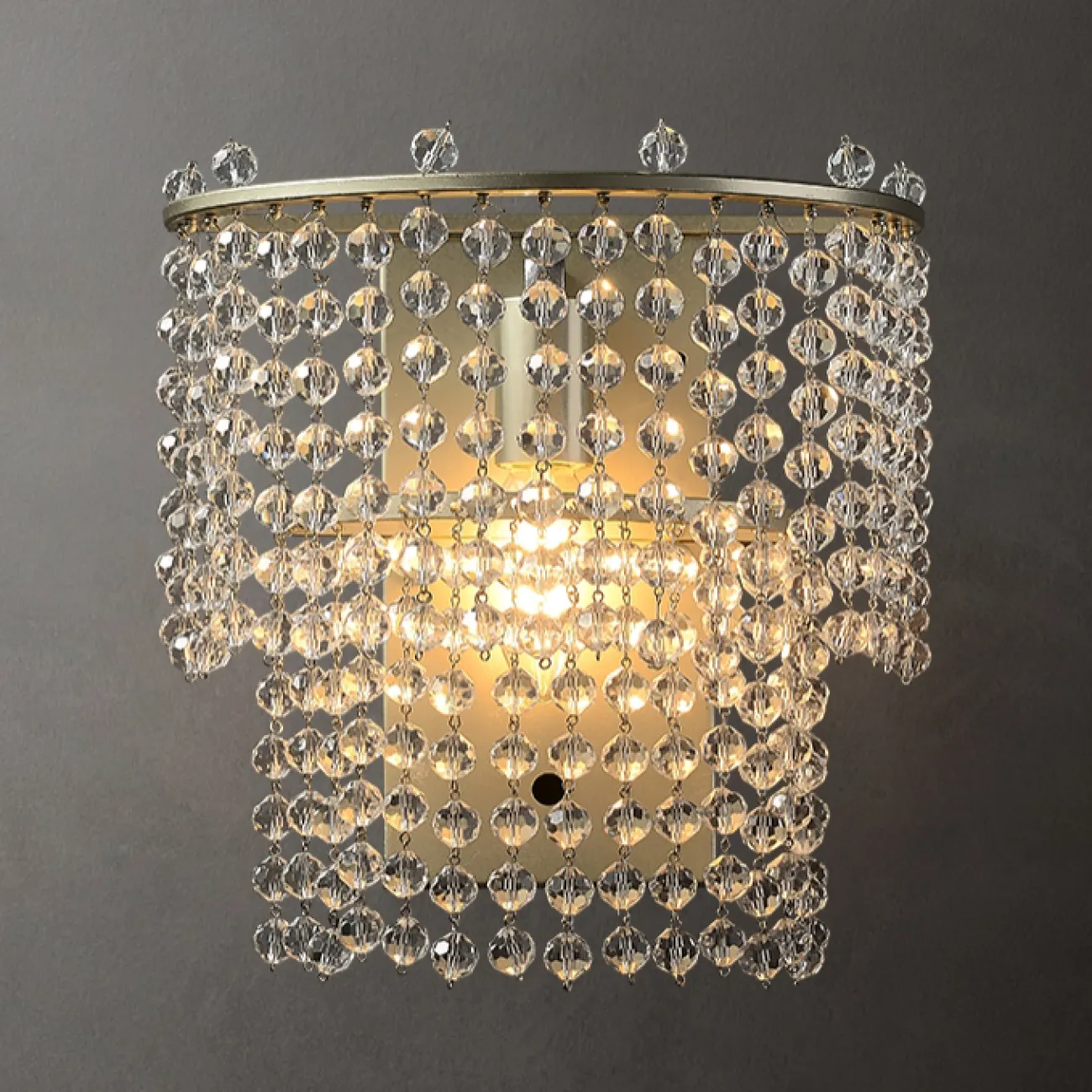 Дизайнерский настенный светильник с двухъярусным абажуром из подвесок с хрустальными бусинами LADY WALL