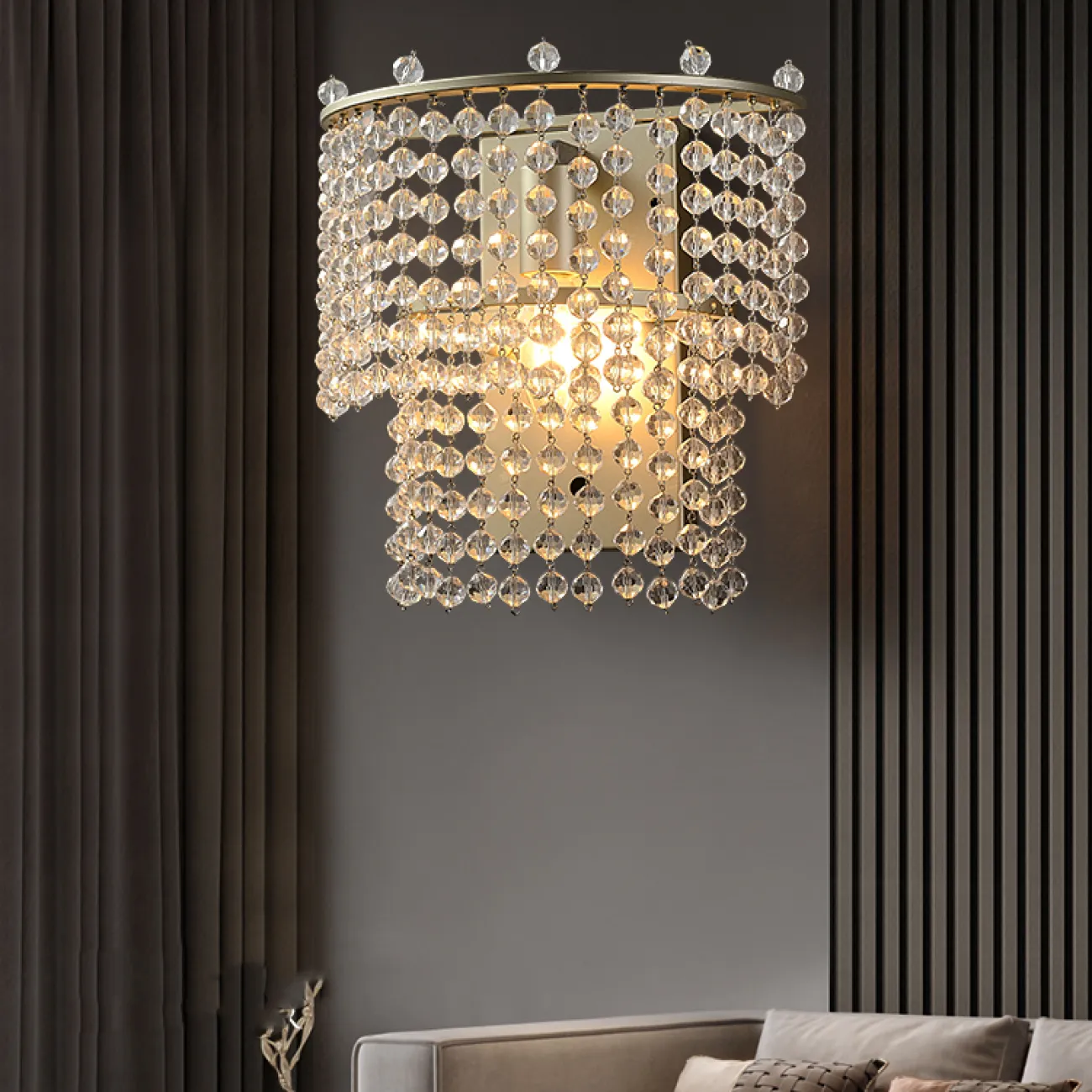 Дизайнерский настенный светильник с двухъярусным абажуром из подвесок с хрустальными бусинами LADY WALL