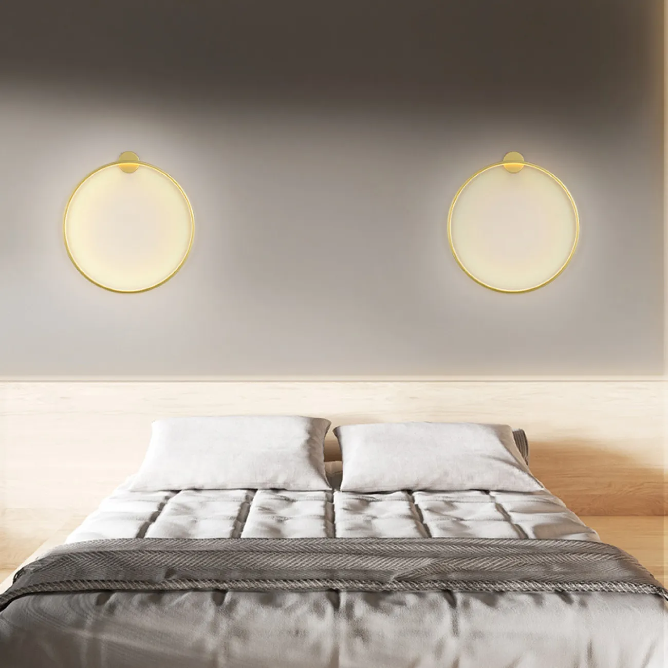 Серия настенных светильников в виде черных металлический колец разного диаметра с LED-подсветкой по контуру корпуса с круглым креплением GUARD B D80 Brass 4000К