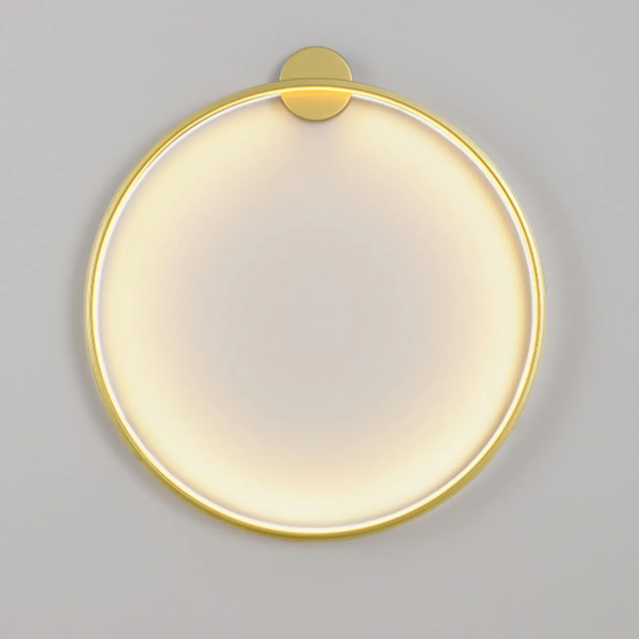 Серия настенных светильников в виде черных металлический колец разного диаметра с LED-подсветкой по контуру корпуса с круглым креплением GUARD B D80 Brass 4000К