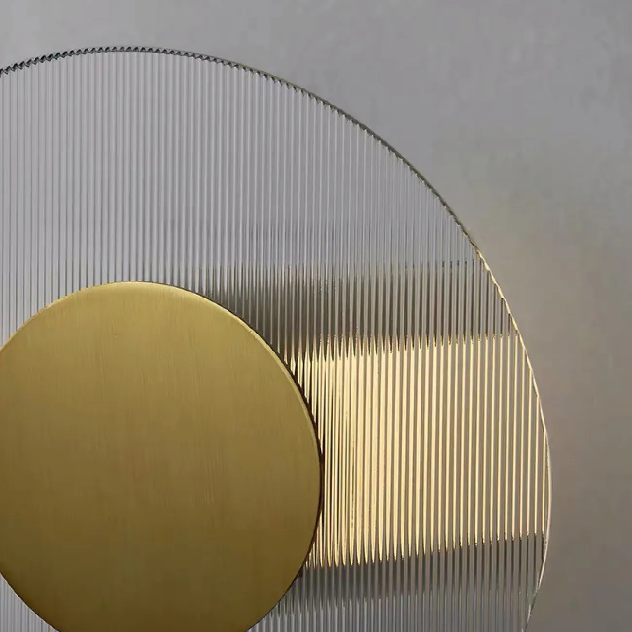 Серия настенных светодиодных светильников с рельефными стеклянными рассеивателями дисковидной и округлой формы COLLEGE B L20