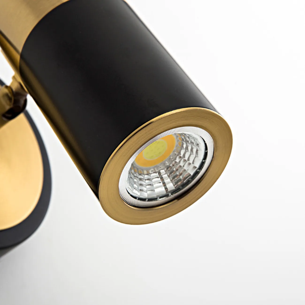 Серия настенных светодиодных светильников с цилиндрическим и скругленным плафоном на круглом креплении с поворотным механизмом SET B