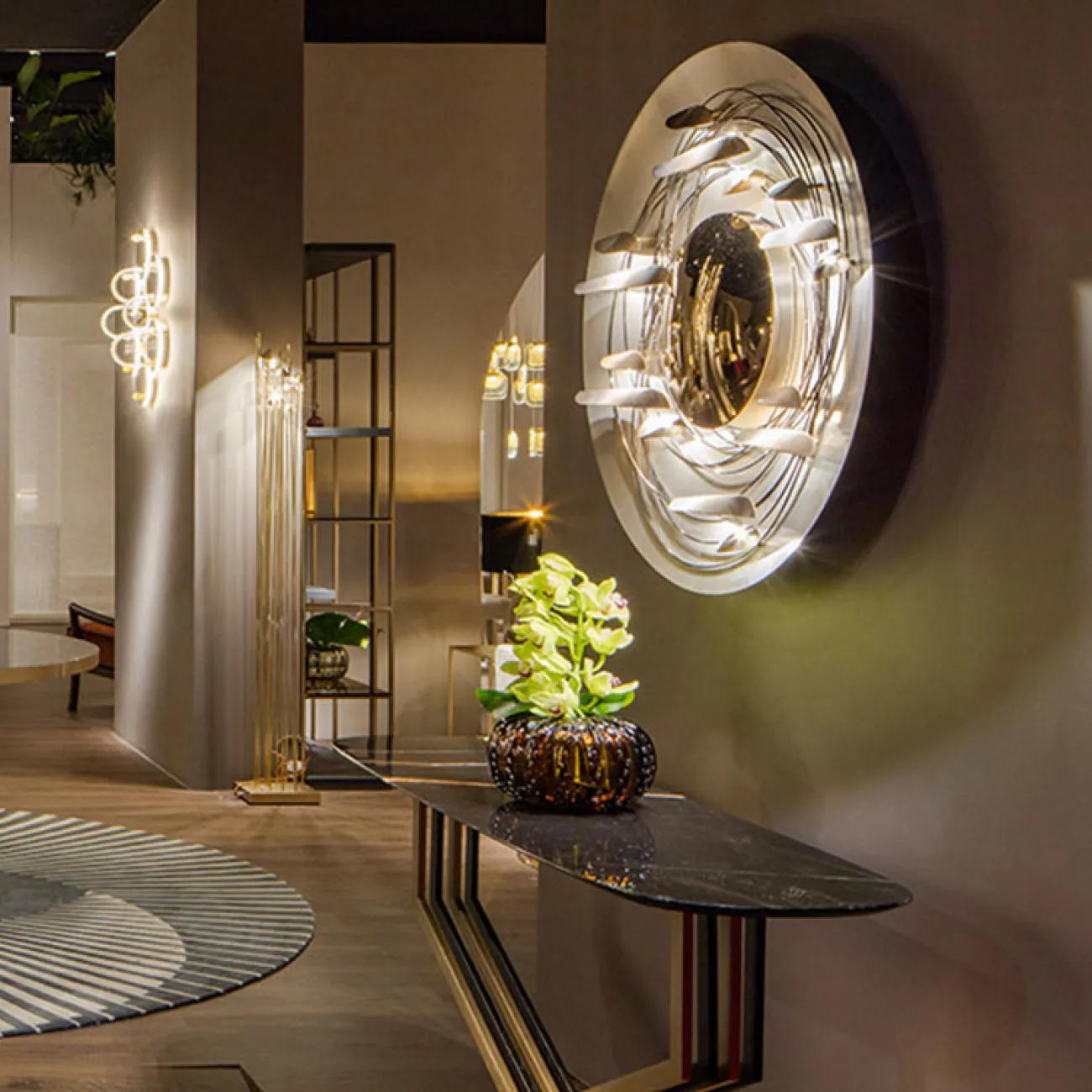 Настенный светодиодный светильник с многослойным дисковидным плафоном с лучевыми рассеивателями SOLAUG D80 Настенный светодиодный светильник с многослойным дисковидным плафоном с лучевыми рассеивателями SOLAUG D80