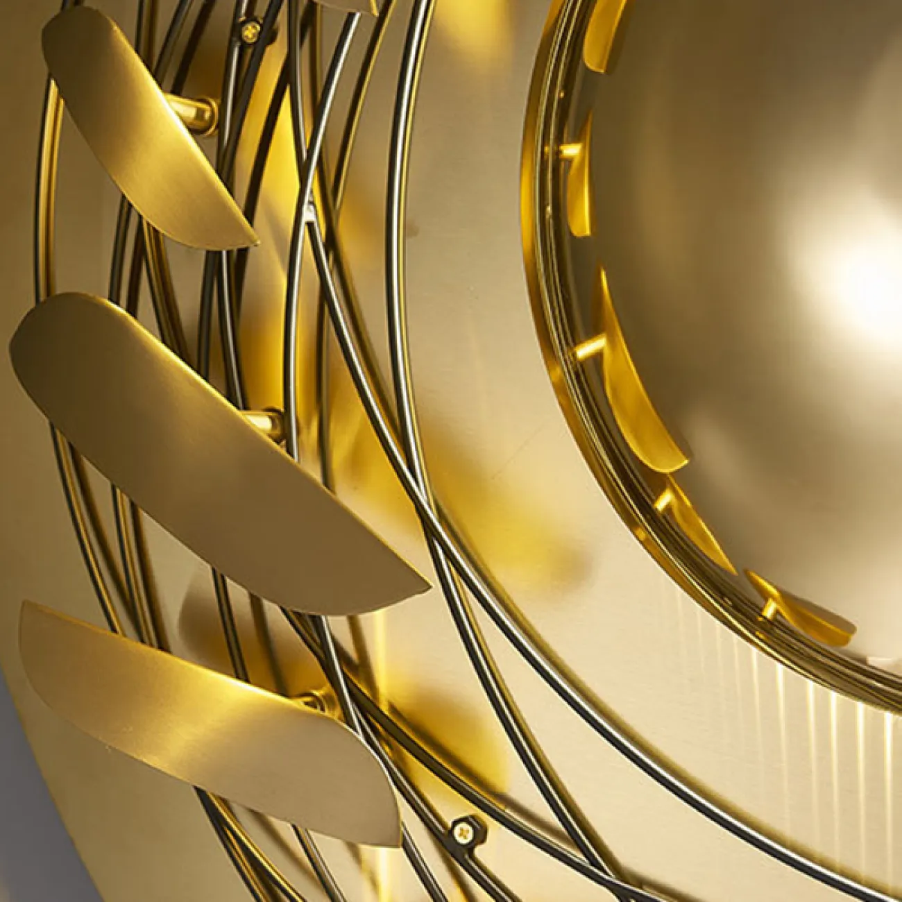 Настенный светодиодный светильник с многослойным дисковидным плафоном с лучевыми рассеивателями SOLAUG D80 Настенный светодиодный светильник с многослойным дисковидным плафоном с лучевыми рассеивателями SOLAUG D80