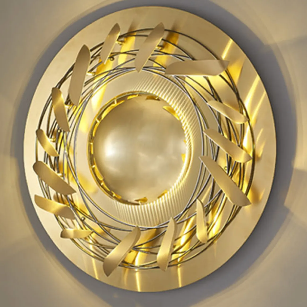 Настенный светодиодный светильник с многослойным дисковидным плафоном с лучевыми рассеивателями SOLAUG D80 Настенный светодиодный светильник с многослойным дисковидным плафоном с лучевыми рассеивателями SOLAUG D80