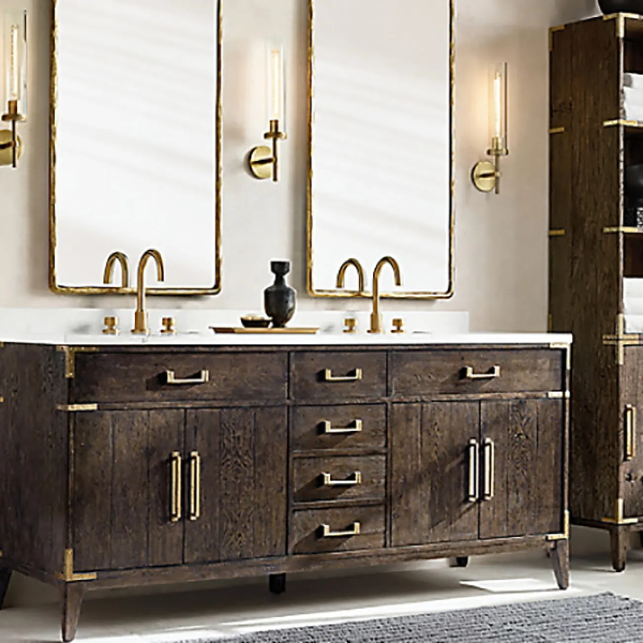 Серия настенных светильников со стеклянным цилиндрическим плафоном на кронштейне с круглым креплением HINNA H36