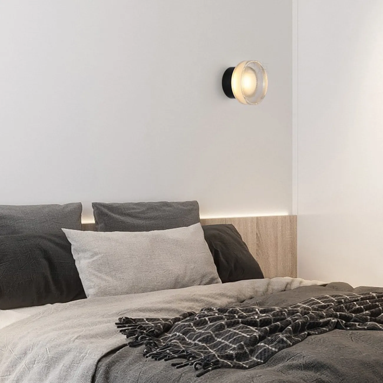 Серия настенных светодиодных светильников с круглым прозрачным плафоном с рельефной поверхностью LILO Brass Серия настенных светодиодных светильников с круглым прозрачным плафоном с рельефной поверхностью LILO Brass