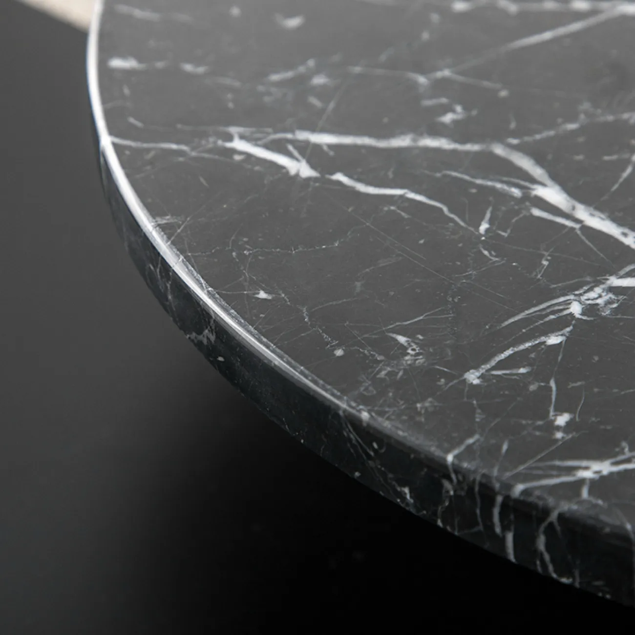 Дизайнерский журнальный столик LaLume-AP00269