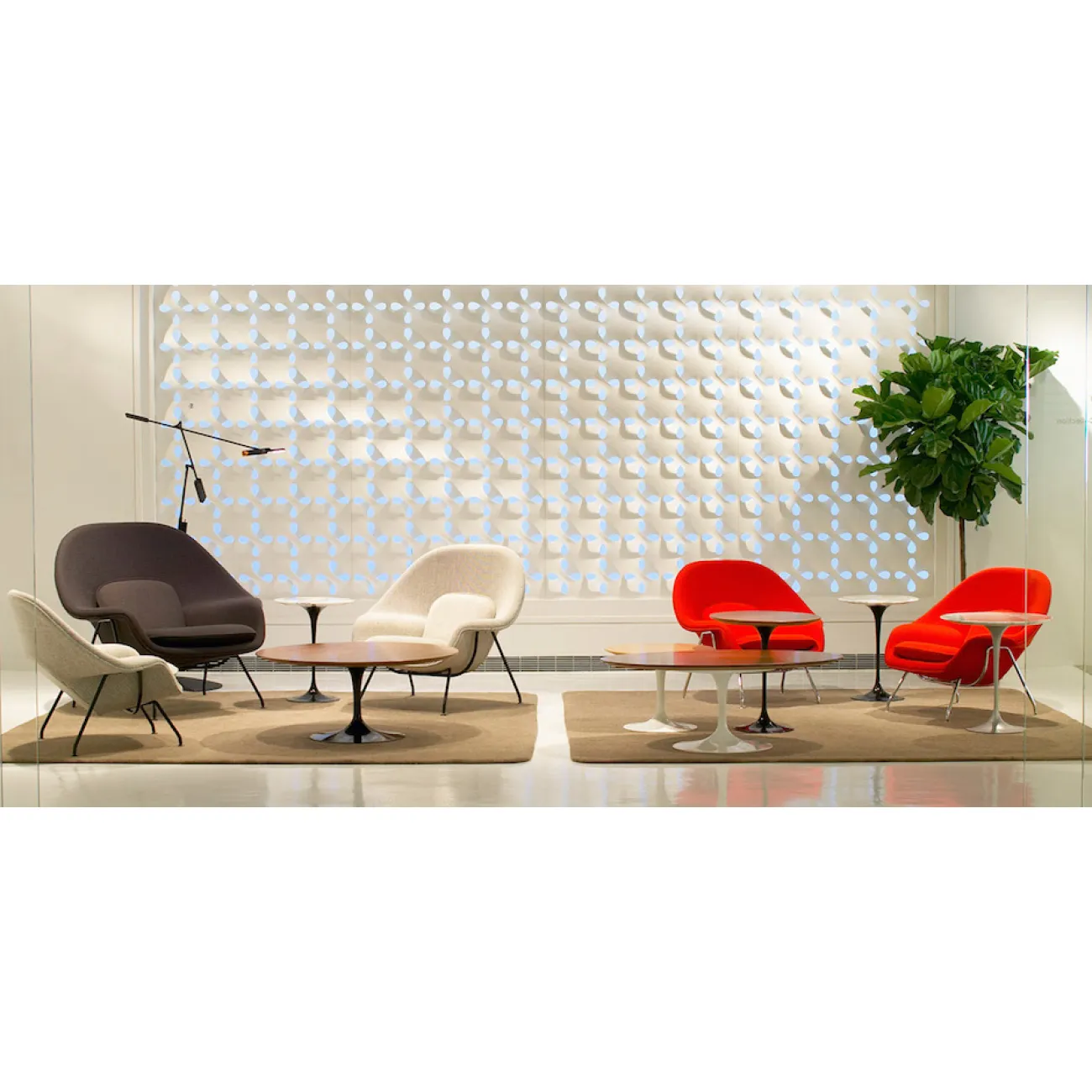 Кресло Womb Chair and Ottoman designed by Eero Saarinen in 1948 от LaLume