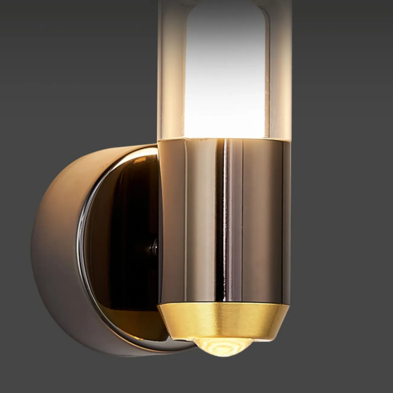  Настенный светодиодный светильник с двойным цилиндрическим рассеивателем из стекла и точечным источником BIRGEL WALL