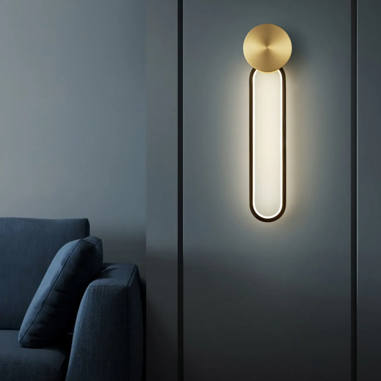 Серия настенных светильников с латунными дисками на закольцованном корпусе с внутренней LED-подсветкой MANCHESTER W Black