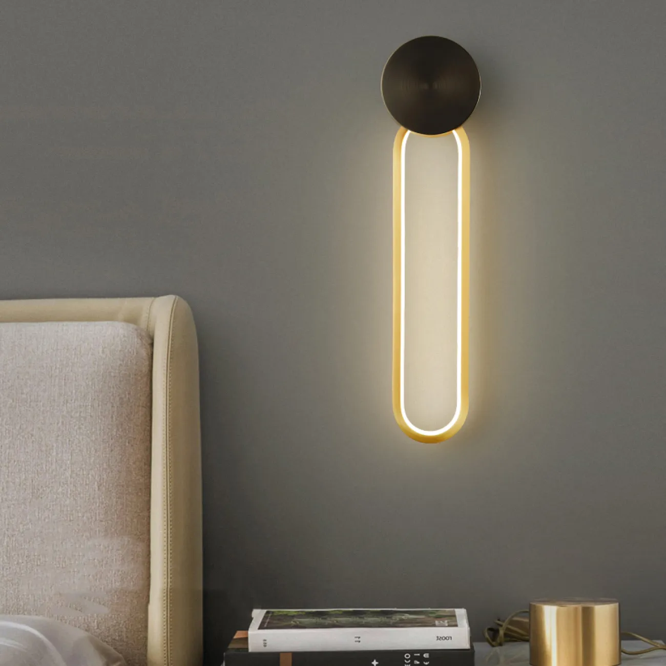 Серия настенных светильников с латунными дисками на закольцованном корпусе с внутренней LED-подсветкой MANCHESTER W Black