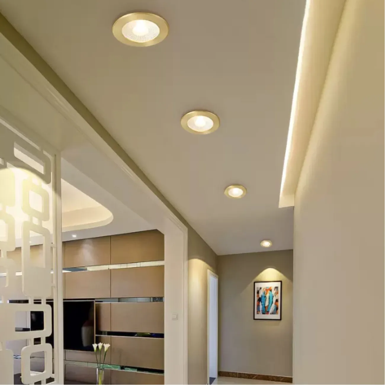 Точечный встраиваемый светильник круглой формы с рельефной внутренней поверхностью и окантовкой латунного оттенка ACT D10 3000К 3W