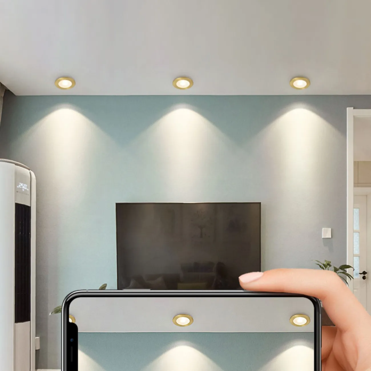 Точечный встраиваемый светильник круглой формы с рельефной внутренней поверхностью и окантовкой латунного оттенка ACT D10 3000К 3W