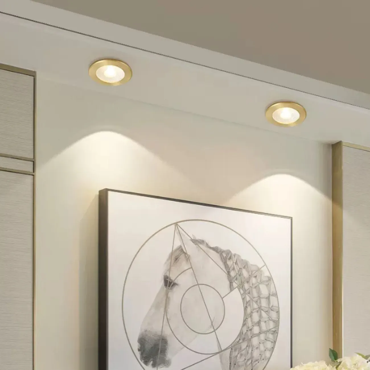 Точечный встраиваемый светильник круглой формы с рельефной внутренней поверхностью и окантовкой латунного оттенка ACT D10 3000К 3W