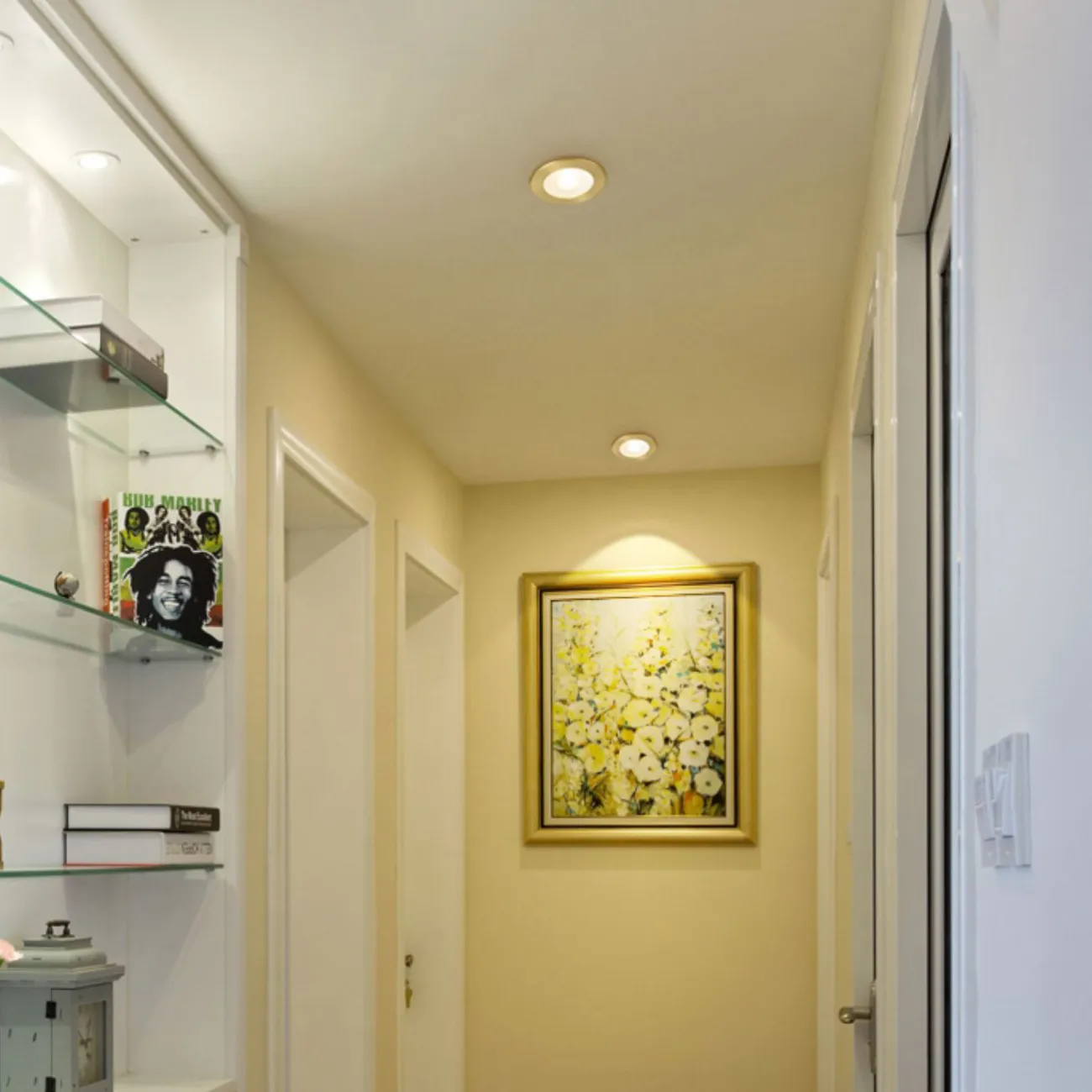 Точечный встраиваемый светильник круглой формы с рельефной внутренней поверхностью и окантовкой латунного оттенка ACT D10 3000К 3W