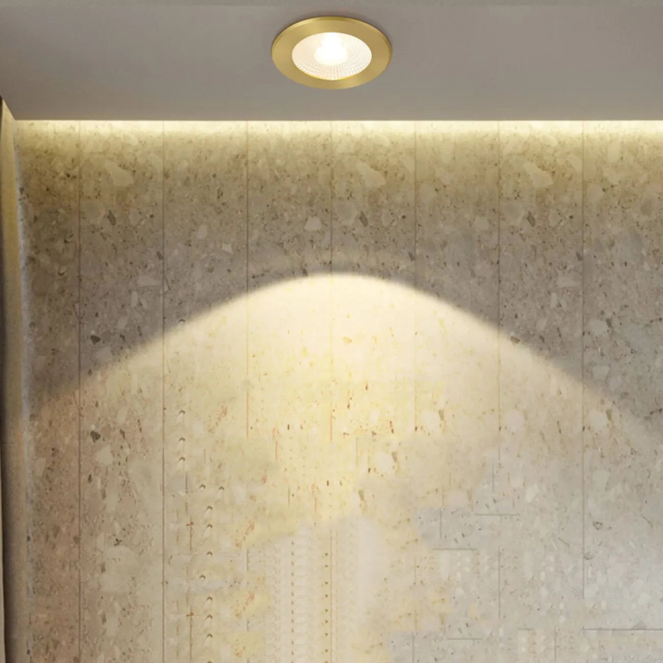 Точечный встраиваемый светильник круглой формы с рельефной внутренней поверхностью и окантовкой латунного оттенка ACT D10 3000К 3W