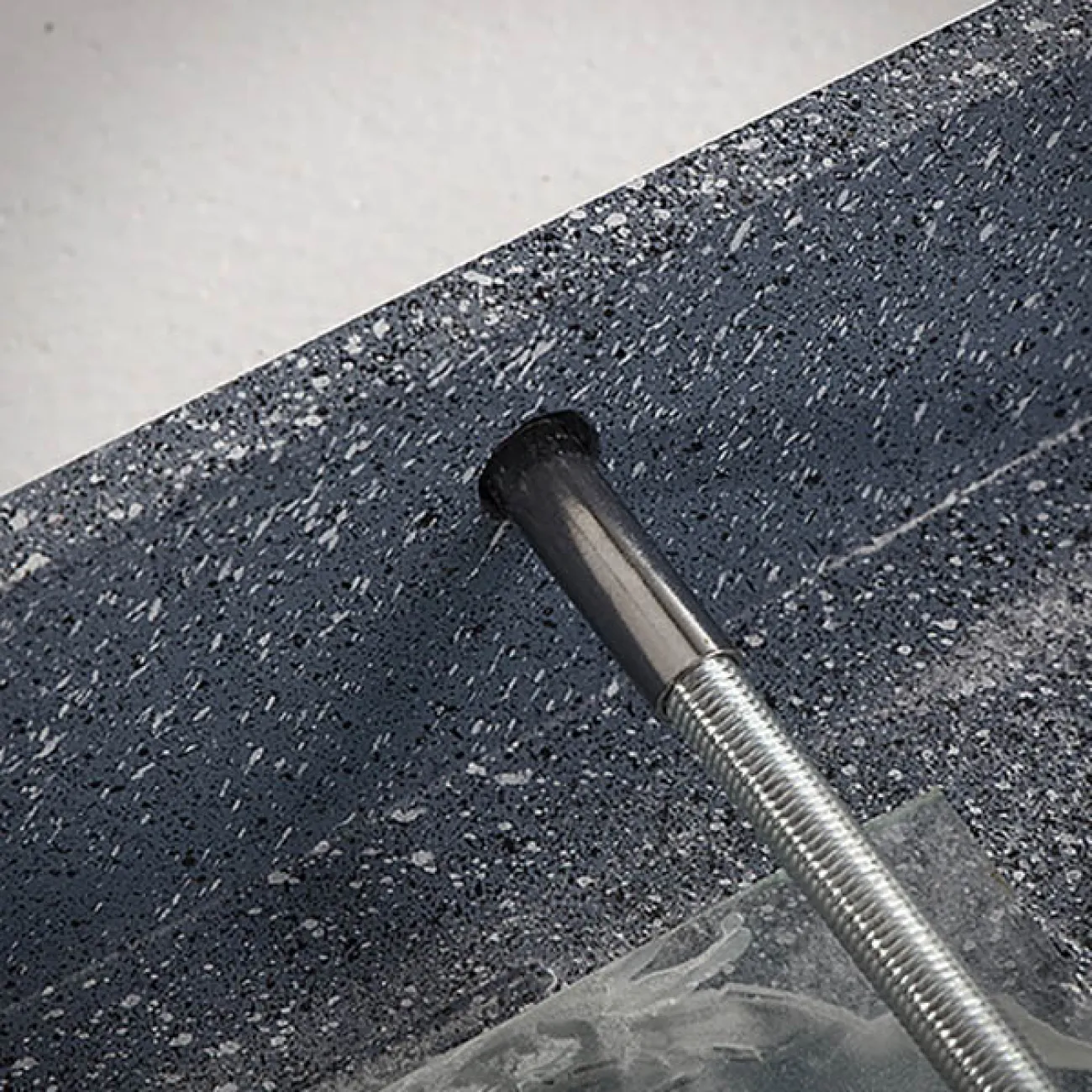 Серия настенных светильников с цементными плафонами кубической формы с круглым рельефом LEGEND Sandy gray