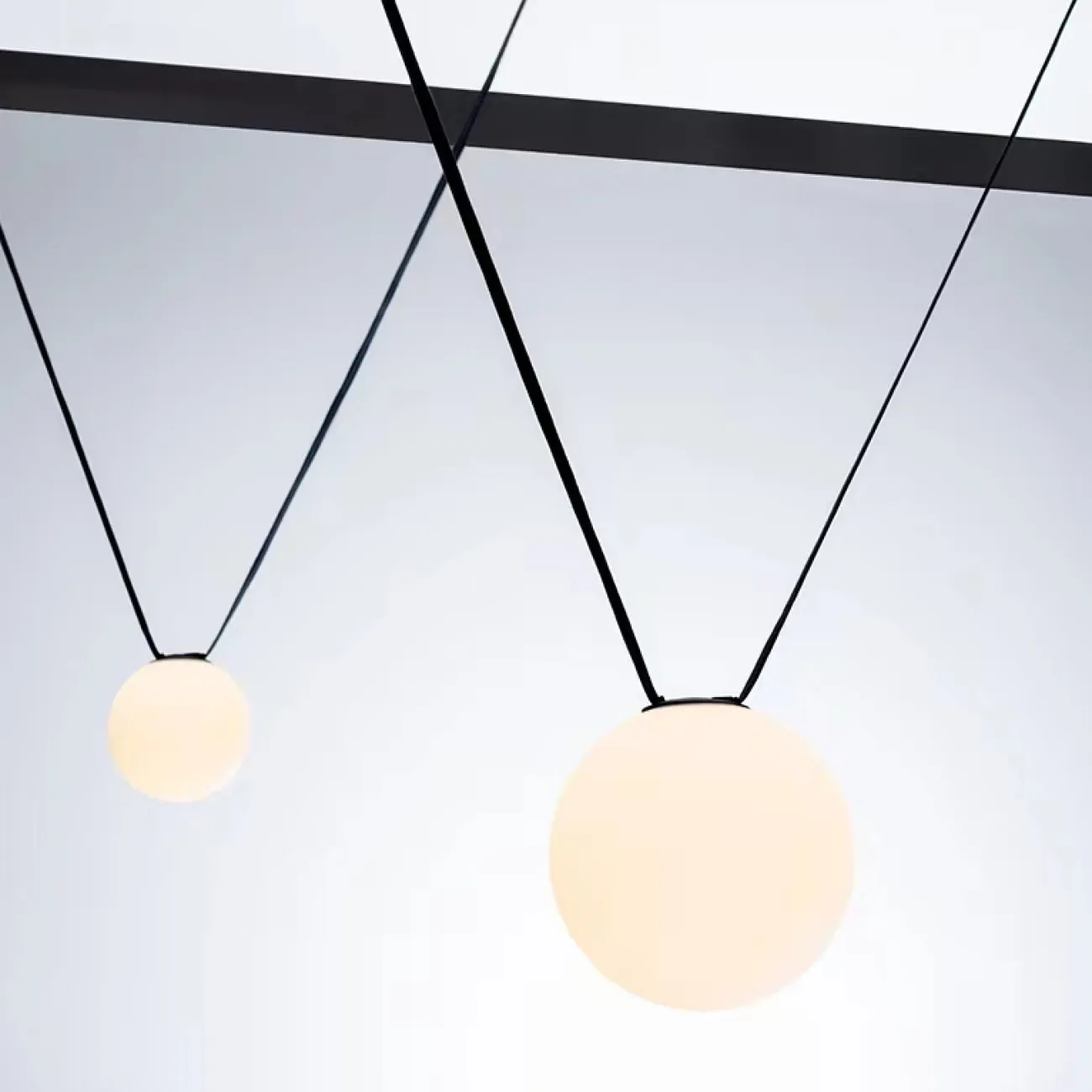 Готовая комбинация подвесных светильников c шарообразными плафонами на зеленом текстильном тросе DIRK L30