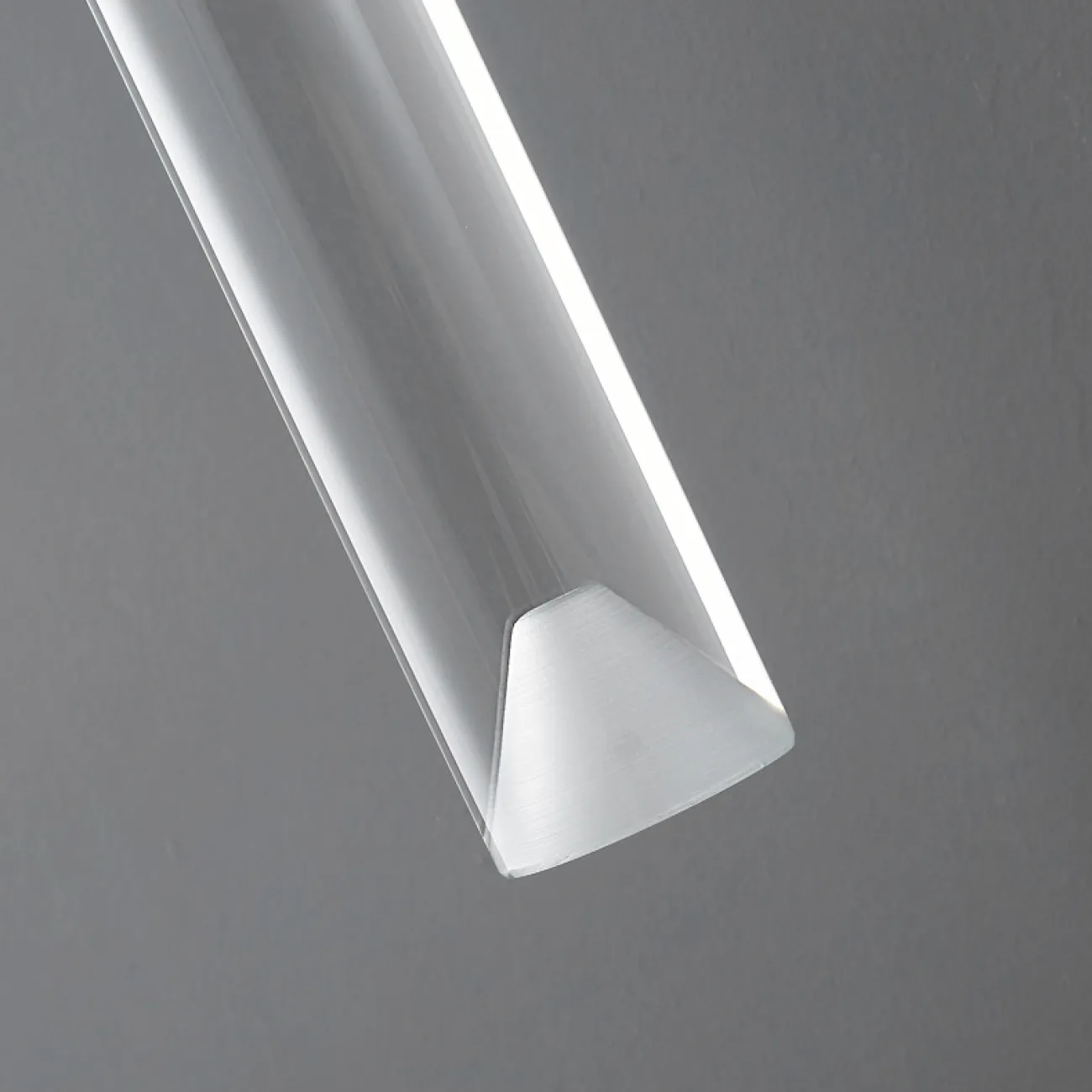 Серия настенных светодиодных светильников с цилиндрическим корпусом из хрусталя SAKRIS WALL Black