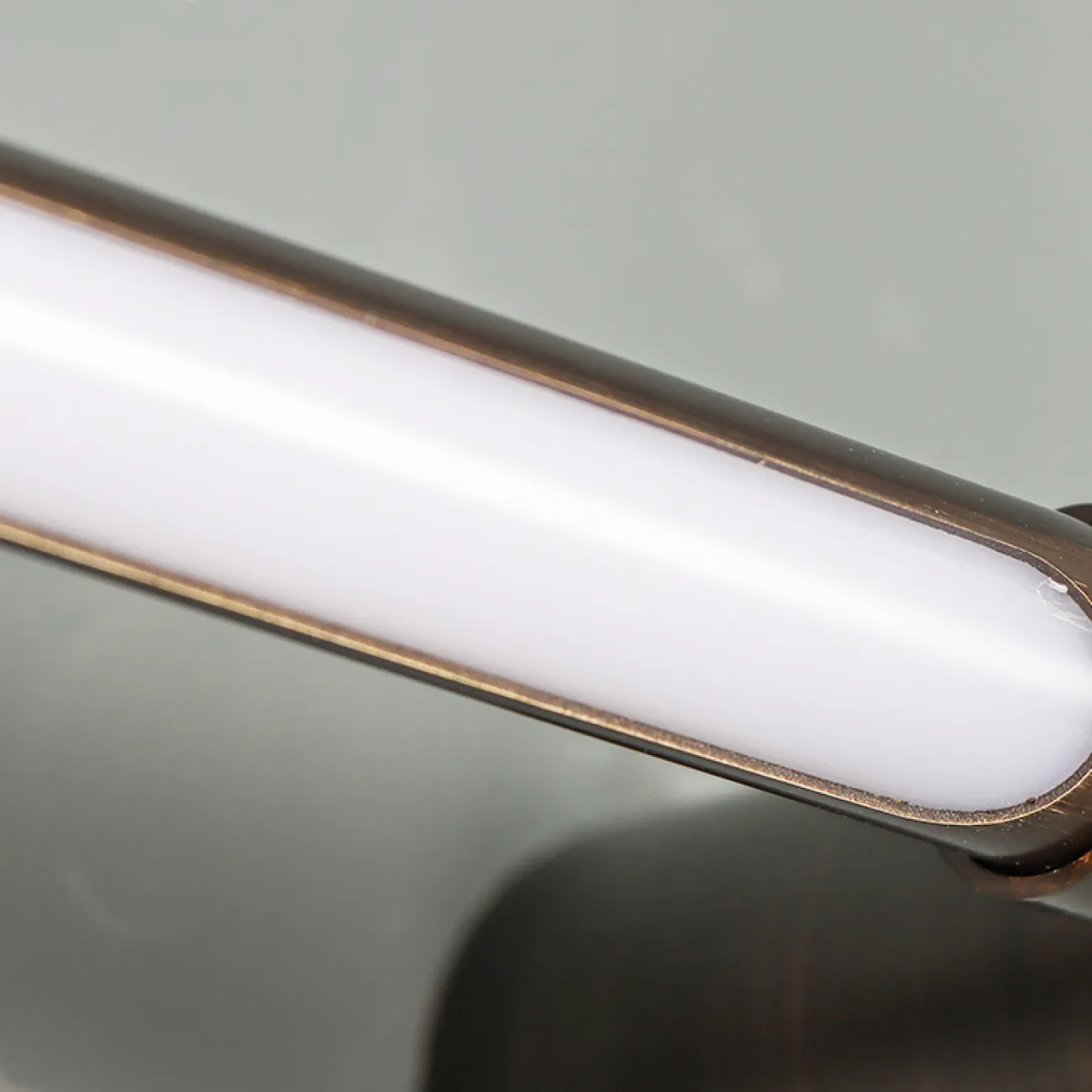 Серия настенных светодиодных светильников с вытянутым трубчатым корпусом из настоящей и черненой латуни JARED H60 Black Серия настенных светодиодных светильников с вытянутым трубчатым корпусом из настоящей и черненой латуни JARED H60 Black